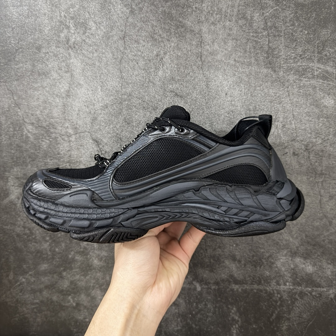 图片[2]-【GO版本】Balenciaga巴黎世家 Triple S .2 厚底系带 低帮 老爹鞋 Balenciaga是由被誉为代表二十世纪的伟大天才设计师 CristobalBalenciaga 创立的，在品牌创立的大半个世纪以来，巴黎世家一直以时尚、典雅闻名于时装界，它的主题产品有女士和男士提包、机车包、鞋子和时装，在15年王大仁卸任品牌设计师后，品牌的风格发生了翻天覆地的变化，凭借着人气超高的街头风T恤、老爹鞋等迅速霸屏各大时装周和时尚圈 尺码：35 36 37 38 39 40 41 42 43 44 45 46-选品中心