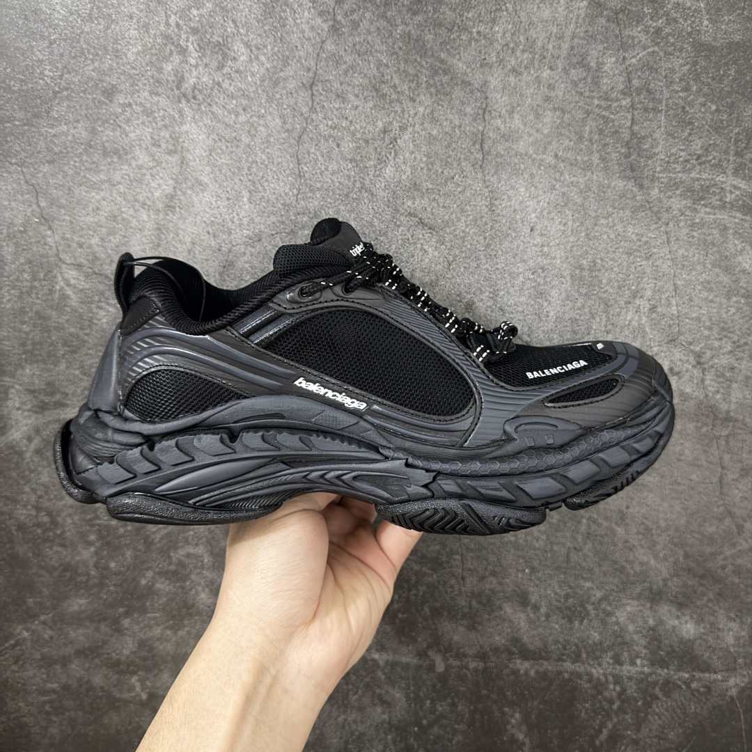 【GO版本】Balenciaga巴黎世家 Triple S .2 厚底系带 低帮 老爹鞋 Balenciaga是由被誉为代表二十世纪的伟大天才设计师 CristobalBalenciaga 创立的，在品牌创立的大半个世纪以来，巴黎世家一直以时尚、典雅闻名于时装界，它的主题产品有女士和男士提包、机车包、鞋子和时装，在15年王大仁卸任品牌设计师后，品牌的风格发生了翻天覆地的变化，凭借着人气超高的街头风T恤、老爹鞋等迅速霸屏各大时装周和时尚圈 尺码：35 36 37 38 39 40 41 42 43 44 45 46-选品中心