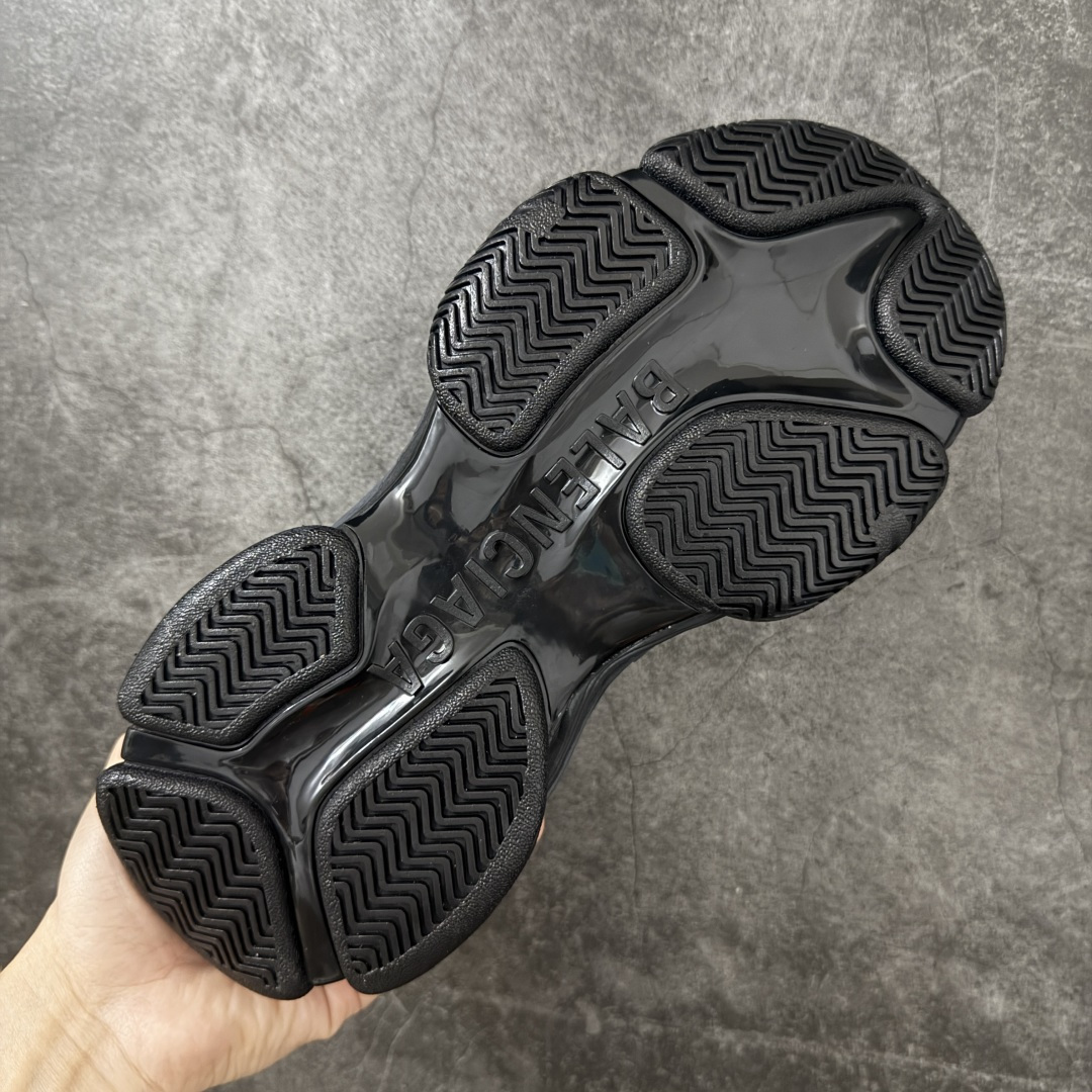图片[9]-【GO版本】Balenciaga巴黎世家 Triple S .2 厚底系带 低帮 老爹鞋 Balenciaga是由被誉为代表二十世纪的伟大天才设计师 CristobalBalenciaga 创立的，在品牌创立的大半个世纪以来，巴黎世家一直以时尚、典雅闻名于时装界，它的主题产品有女士和男士提包、机车包、鞋子和时装，在15年王大仁卸任品牌设计师后，品牌的风格发生了翻天覆地的变化，凭借着人气超高的街头风T恤、老爹鞋等迅速霸屏各大时装周和时尚圈 尺码：35 36 37 38 39 40 41 42 43 44 45 46-选品中心