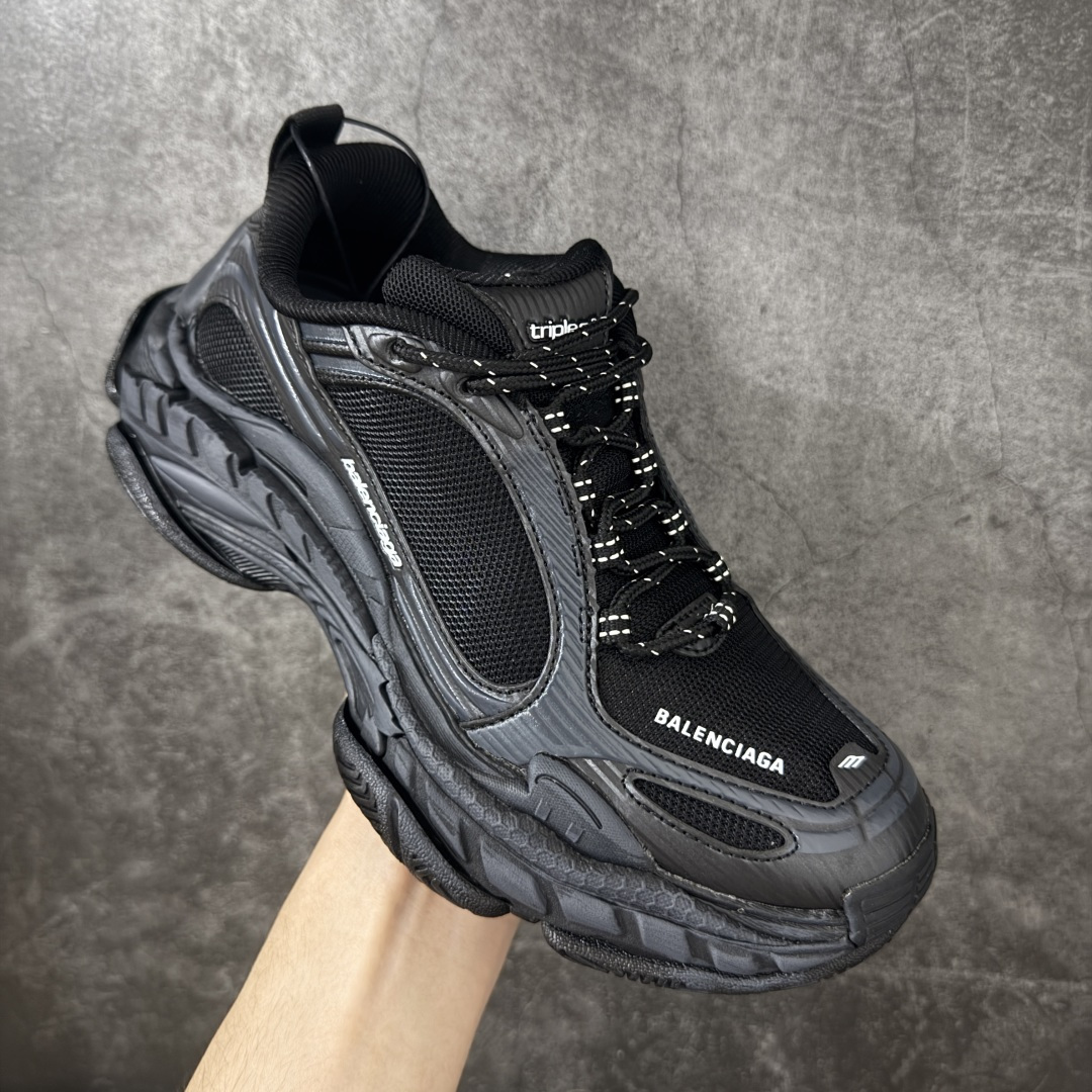 图片[3]-【GO版本】Balenciaga巴黎世家 Triple S .2 厚底系带 低帮 老爹鞋 Balenciaga是由被誉为代表二十世纪的伟大天才设计师 CristobalBalenciaga 创立的，在品牌创立的大半个世纪以来，巴黎世家一直以时尚、典雅闻名于时装界，它的主题产品有女士和男士提包、机车包、鞋子和时装，在15年王大仁卸任品牌设计师后，品牌的风格发生了翻天覆地的变化，凭借着人气超高的街头风T恤、老爹鞋等迅速霸屏各大时装周和时尚圈 尺码：35 36 37 38 39 40 41 42 43 44 45 46-选品中心
