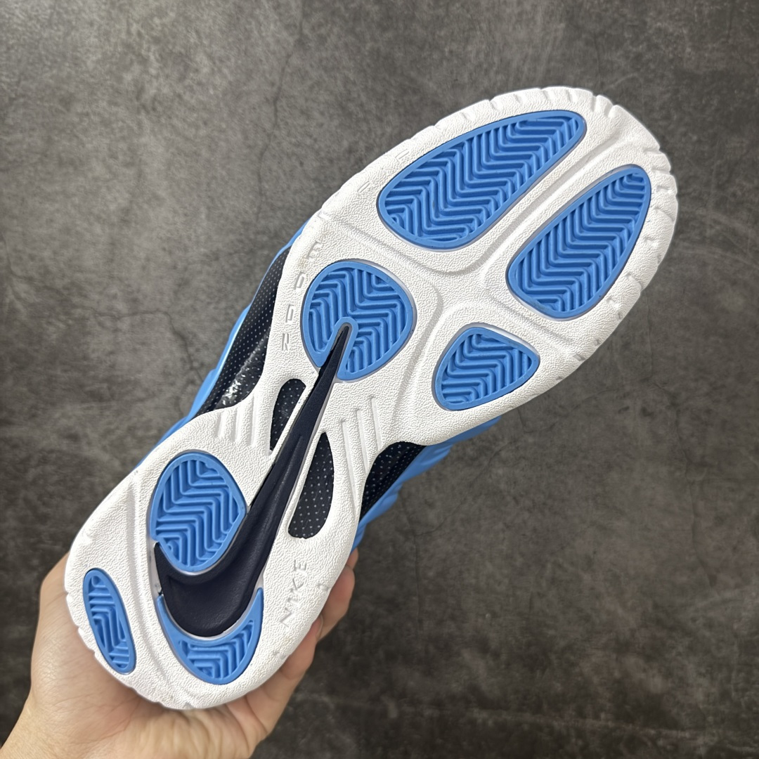 图片[9]-【莞产纯原】NK Air Foamposite One 市售最强品质 莞产顶级品质 北卡蓝泡 2026 喷泡 HF0794-400 莞产原底面 公司渠道同模具 鞋型发泡360度无死角 双层Zoom气垫植入 中底完美注胶 搭载原厂碳纤维材质 诞生于1997年的NK Air Foamposite系列可以说是整个球鞋历史上最为经典的系列之一 也就是我们常说的“喷”和“泡” 其中“喷”由Foamposite One代言人Penny的英文音译而来 而“泡”则来源于另一款鞋型 Foamposite Pro中\”pro\”的音译 在诞生初期 由于高昂的造价以及超前的外形 Foamposite系列的反对者不在少数 甚至有人认为这款鞋会毁掉整个球鞋行业 但事实证明这双灵感来自于甲虫 自带“黑科技”鞋面以及双层Zoom+大块碳板的太空球鞋不仅受到了大众的接受与追捧 并且成功的影响了篮球鞋的发展 尺码：40 40.5 41 42 42.5 43 44 44.5 45 46 47.5-选品中心