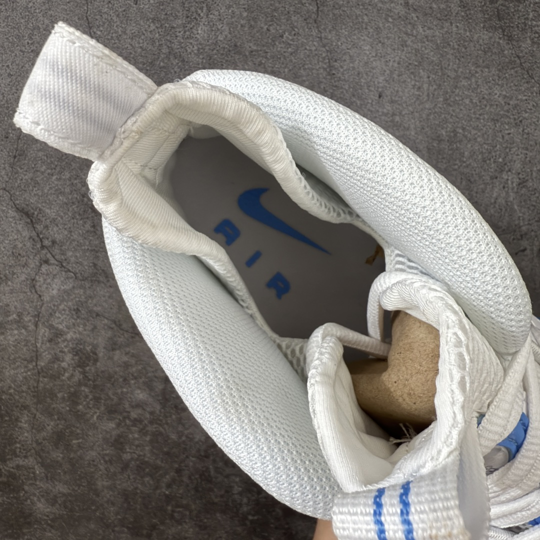 图片[7]-【莞产纯原】NK Air Foamposite One 市售最强品质 莞产顶级品质 北卡蓝泡 2026 喷泡 HF0794-400 莞产原底面 公司渠道同模具 鞋型发泡360度无死角 双层Zoom气垫植入 中底完美注胶 搭载原厂碳纤维材质 诞生于1997年的NK Air Foamposite系列可以说是整个球鞋历史上最为经典的系列之一 也就是我们常说的“喷”和“泡” 其中“喷”由Foamposite One代言人Penny的英文音译而来 而“泡”则来源于另一款鞋型 Foamposite Pro中\”pro\”的音译 在诞生初期 由于高昂的造价以及超前的外形 Foamposite系列的反对者不在少数 甚至有人认为这款鞋会毁掉整个球鞋行业 但事实证明这双灵感来自于甲虫 自带“黑科技”鞋面以及双层Zoom+大块碳板的太空球鞋不仅受到了大众的接受与追捧 并且成功的影响了篮球鞋的发展 尺码：40 40.5 41 42 42.5 43 44 44.5 45 46 47.5-选品中心