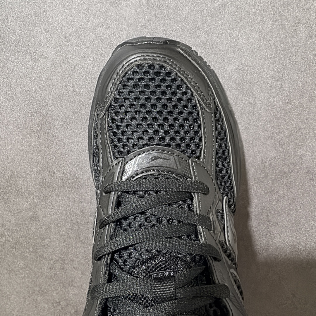 图片[5]-【公司级】SauconyPROGRID OMNI 9👟 索康尼的「Omni全擎」系列复古休闲减震跑步鞋情侣舒适怀旧厚底增高老爹运动鞋 这款鞋以其简约而不简单的设计，成为了复古风潮中的一抹亮色。鞋款采用网布、皮革以及大面积的TPU网纱材质，搭配热烈的颜色组合，非常适合秋冬季穿着。细节处的天蓝色点缀，为整鞋增添了一抹亮色。📏 鞋楦适中，适合大部分人的通勤穿搭。亲测尺码不偏，喜欢宽松脚感的建议选择大半码。🌈 这款复古风格的跑鞋，不仅传承了经典的稳定系跑鞋设计，还融入了现代时尚元素，无论是日常穿搭还是运动穿着，都是不错的选择。 货号：S70832-7 尺码： 40-45-选品中心