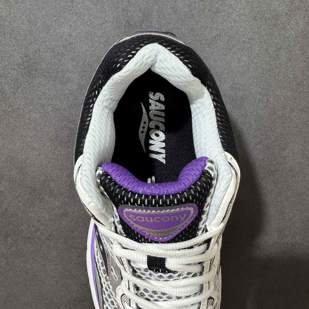 图片[6]-【公司级】SauconyPROGRID OMNI 9👟 索康尼的「Omni全擎」系列复古休闲减震跑步鞋情侣舒适怀旧厚底增高老爹运动鞋 这款鞋以其简约而不简单的设计，成为了复古风潮中的一抹亮色。鞋款采用网布、皮革以及大面积的TPU网纱材质，搭配热烈的颜色组合，非常适合秋冬季穿着。细节处的天蓝色点缀，为整鞋增添了一抹亮色。📏 鞋楦适中，适合大部分人的通勤穿搭。亲测尺码不偏，喜欢宽松脚感的建议选择大半码。🌈 这款复古风格的跑鞋，不仅传承了经典的稳定系跑鞋设计，还融入了现代时尚元素，无论是日常穿搭还是运动穿着，都是不错的选择。 货号：S70739-10 尺码： 40-45-选品中心