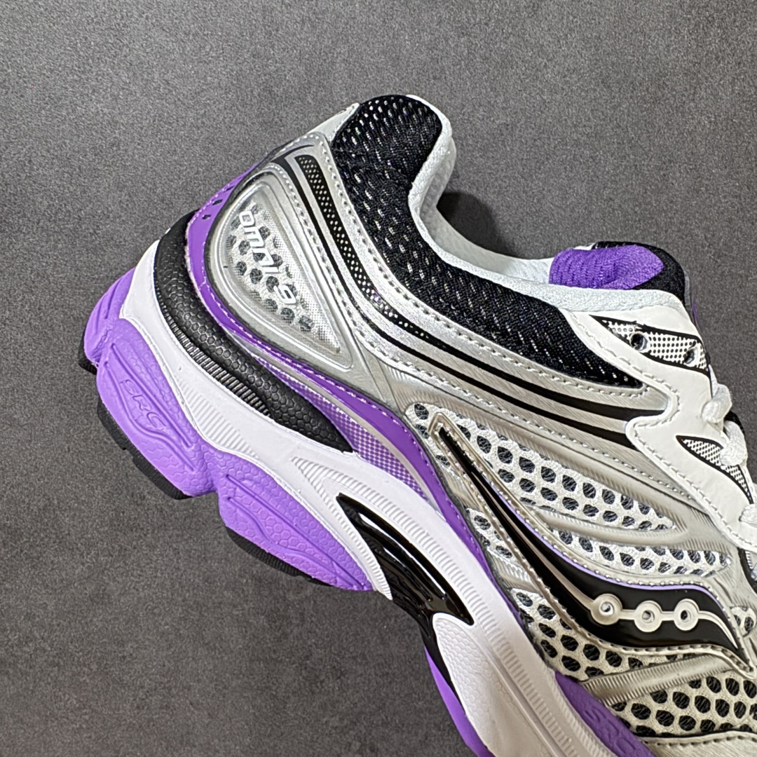 图片[7]-【公司级】SauconyPROGRID OMNI 9👟 索康尼的「Omni全擎」系列复古休闲减震跑步鞋情侣舒适怀旧厚底增高老爹运动鞋 这款鞋以其简约而不简单的设计，成为了复古风潮中的一抹亮色。鞋款采用网布、皮革以及大面积的TPU网纱材质，搭配热烈的颜色组合，非常适合秋冬季穿着。细节处的天蓝色点缀，为整鞋增添了一抹亮色。📏 鞋楦适中，适合大部分人的通勤穿搭。亲测尺码不偏，喜欢宽松脚感的建议选择大半码。🌈 这款复古风格的跑鞋，不仅传承了经典的稳定系跑鞋设计，还融入了现代时尚元素，无论是日常穿搭还是运动穿着，都是不错的选择。 货号：S70739-10 尺码： 40-45-选品中心