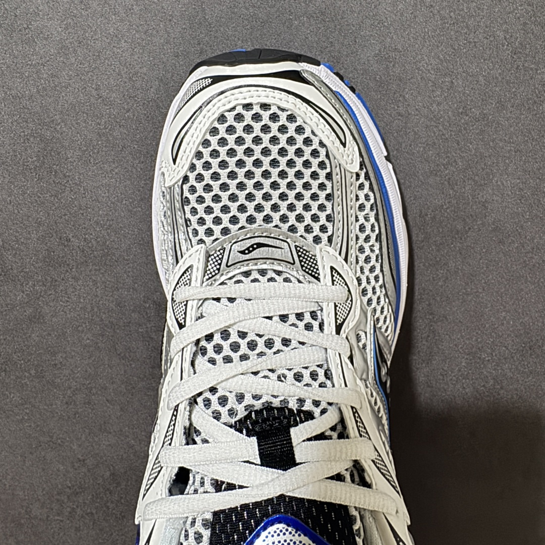 图片[5]-【公司级】SauconyPROGRID OMNI 9👟 索康尼的「Omni全擎」系列复古休闲减震跑步鞋情侣舒适怀旧厚底增高老爹运动鞋 这款鞋以其简约而不简单的设计，成为了复古风潮中的一抹亮色。鞋款采用网布、皮革以及大面积的TPU网纱材质，搭配热烈的颜色组合，非常适合秋冬季穿着。细节处的天蓝色点缀，为整鞋增添了一抹亮色。📏 鞋楦适中，适合大部分人的通勤穿搭。亲测尺码不偏，喜欢宽松脚感的建议选择大半码。🌈 这款复古风格的跑鞋，不仅传承了经典的稳定系跑鞋设计，还融入了现代时尚元素，无论是日常穿搭还是运动穿着，都是不错的选择。 货号：S70739-2 尺码： 40-45-选品中心