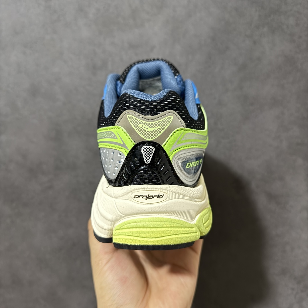 图片[4]-【公司级】SauconyPROGRID OMNI 9👟 索康尼的「Omni全擎」系列复古休闲减震跑步鞋情侣舒适怀旧厚底增高老爹运动鞋 这款鞋以其简约而不简单的设计，成为了复古风潮中的一抹亮色。鞋款采用网布、皮革以及大面积的TPU网纱材质，搭配热烈的颜色组合，非常适合秋冬季穿着。细节处的天蓝色点缀，为整鞋增添了一抹亮色。📏 鞋楦适中，适合大部分人的通勤穿搭。亲测尺码不偏，喜欢宽松脚感的建议选择大半码。🌈 这款复古风格的跑鞋，不仅传承了经典的稳定系跑鞋设计，还融入了现代时尚元素，无论是日常穿搭还是运动穿着，都是不错的选择。 货号：S70739-29 尺码： 40-45-选品中心