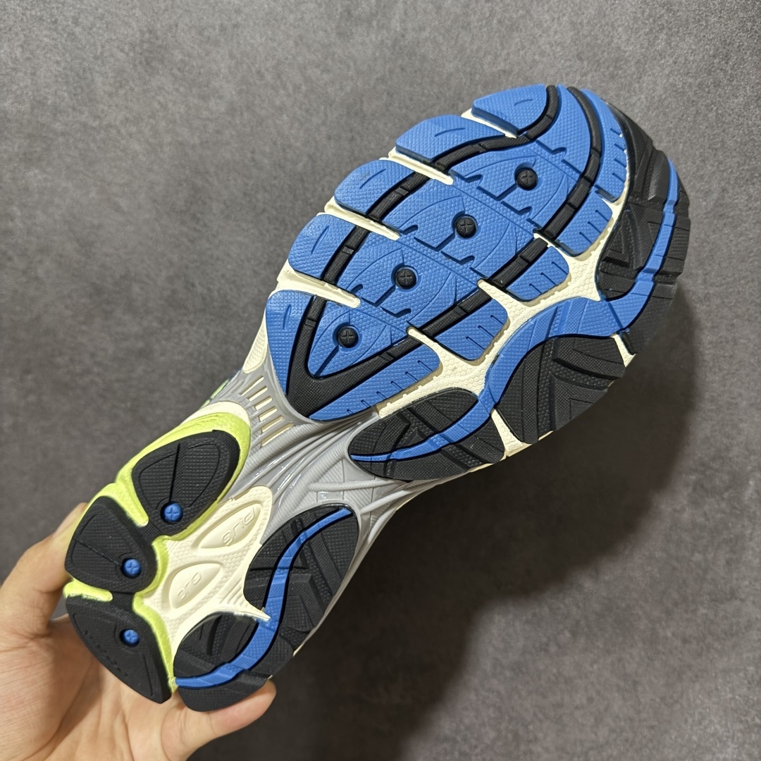 图片[9]-【公司级】SauconyPROGRID OMNI 9👟 索康尼的「Omni全擎」系列复古休闲减震跑步鞋情侣舒适怀旧厚底增高老爹运动鞋 这款鞋以其简约而不简单的设计，成为了复古风潮中的一抹亮色。鞋款采用网布、皮革以及大面积的TPU网纱材质，搭配热烈的颜色组合，非常适合秋冬季穿着。细节处的天蓝色点缀，为整鞋增添了一抹亮色。📏 鞋楦适中，适合大部分人的通勤穿搭。亲测尺码不偏，喜欢宽松脚感的建议选择大半码。🌈 这款复古风格的跑鞋，不仅传承了经典的稳定系跑鞋设计，还融入了现代时尚元素，无论是日常穿搭还是运动穿着，都是不错的选择。 货号：S70739-29 尺码： 40-45-选品中心