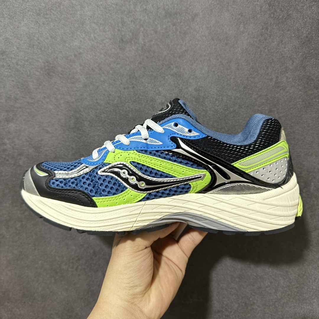 图片[2]-【公司级】SauconyPROGRID OMNI 9👟 索康尼的「Omni全擎」系列复古休闲减震跑步鞋情侣舒适怀旧厚底增高老爹运动鞋 这款鞋以其简约而不简单的设计，成为了复古风潮中的一抹亮色。鞋款采用网布、皮革以及大面积的TPU网纱材质，搭配热烈的颜色组合，非常适合秋冬季穿着。细节处的天蓝色点缀，为整鞋增添了一抹亮色。📏 鞋楦适中，适合大部分人的通勤穿搭。亲测尺码不偏，喜欢宽松脚感的建议选择大半码。🌈 这款复古风格的跑鞋，不仅传承了经典的稳定系跑鞋设计，还融入了现代时尚元素，无论是日常穿搭还是运动穿着，都是不错的选择。 货号：S70739-29 尺码： 40-45-选品中心