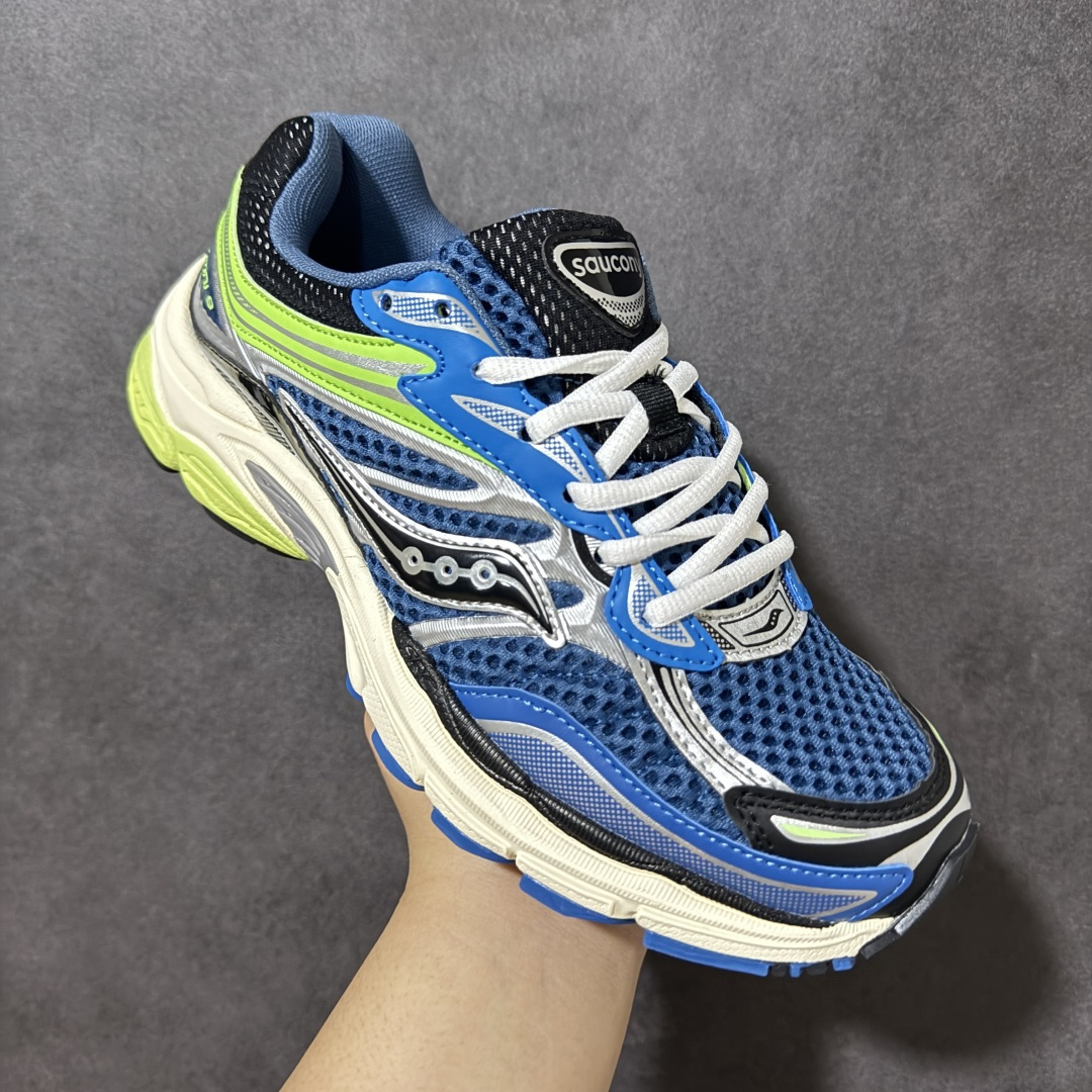 图片[3]-【公司级】SauconyPROGRID OMNI 9👟 索康尼的「Omni全擎」系列复古休闲减震跑步鞋情侣舒适怀旧厚底增高老爹运动鞋 这款鞋以其简约而不简单的设计，成为了复古风潮中的一抹亮色。鞋款采用网布、皮革以及大面积的TPU网纱材质，搭配热烈的颜色组合，非常适合秋冬季穿着。细节处的天蓝色点缀，为整鞋增添了一抹亮色。📏 鞋楦适中，适合大部分人的通勤穿搭。亲测尺码不偏，喜欢宽松脚感的建议选择大半码。🌈 这款复古风格的跑鞋，不仅传承了经典的稳定系跑鞋设计，还融入了现代时尚元素，无论是日常穿搭还是运动穿着，都是不错的选择。 货号：S70739-29 尺码： 40-45-选品中心