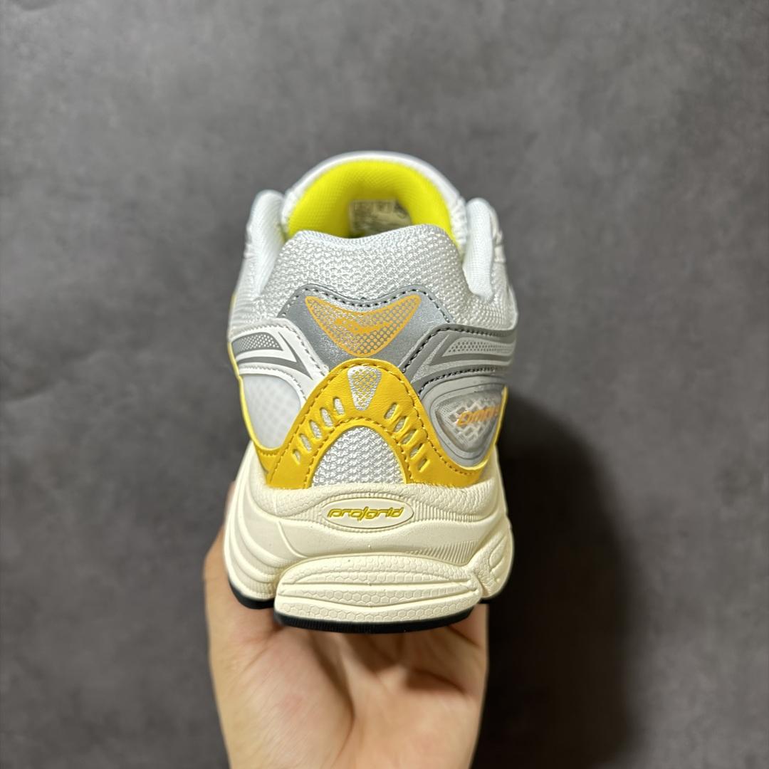 图片[4]-【公司级】SauconyPROGRID OMNI 9👟 索康尼的「Omni全擎」系列复古休闲减震跑步鞋情侣舒适怀旧厚底增高老爹运动鞋 这款鞋以其简约而不简单的设计，成为了复古风潮中的一抹亮色。鞋款采用网布、皮革以及大面积的TPU网纱材质，搭配热烈的颜色组合，非常适合秋冬季穿着。细节处的天蓝色点缀，为整鞋增添了一抹亮色。📏 鞋楦适中，适合大部分人的通勤穿搭。亲测尺码不偏，喜欢宽松脚感的建议选择大半码。🌈 这款复古风格的跑鞋，不仅传承了经典的稳定系跑鞋设计，还融入了现代时尚元素，无论是日常穿搭还是运动穿着，都是不错的选择。 货号：S70832-4 尺码： 40-45-选品中心