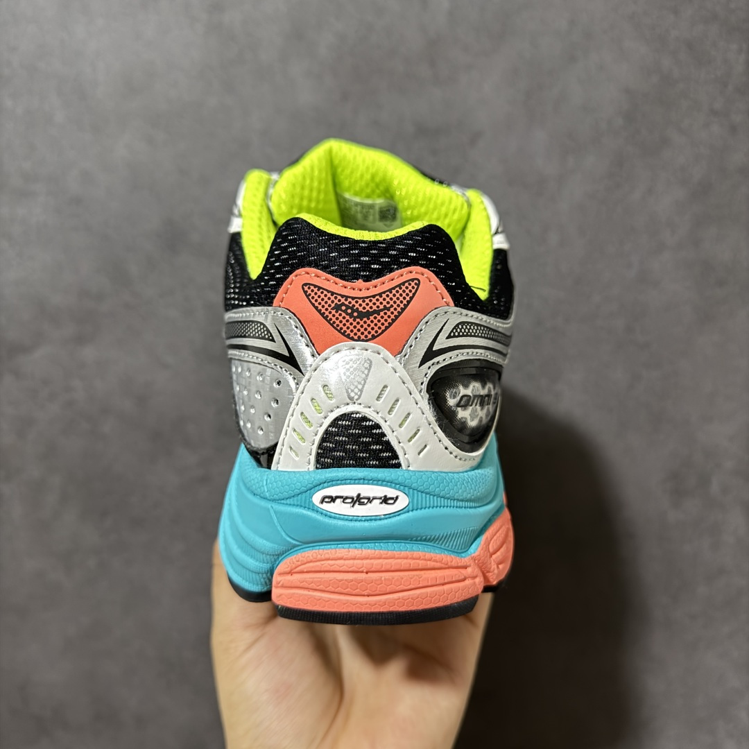 图片[4]-【公司级】SauconyPROGRID OMNI 9👟 索康尼的「Omni全擎」系列复古休闲减震跑步鞋情侣舒适怀旧厚底增高老爹运动鞋 这款鞋以其简约而不简单的设计，成为了复古风潮中的一抹亮色。鞋款采用网布、皮革以及大面积的TPU网纱材质，搭配热烈的颜色组合，非常适合秋冬季穿着。细节处的天蓝色点缀，为整鞋增添了一抹亮色。📏 鞋楦适中，适合大部分人的通勤穿搭。亲测尺码不偏，喜欢宽松脚感的建议选择大半码。🌈 这款复古风格的跑鞋，不仅传承了经典的稳定系跑鞋设计，还融入了现代时尚元素，无论是日常穿搭还是运动穿着，都是不错的选择。 货号：S70739-2 尺码： 40-45-选品中心