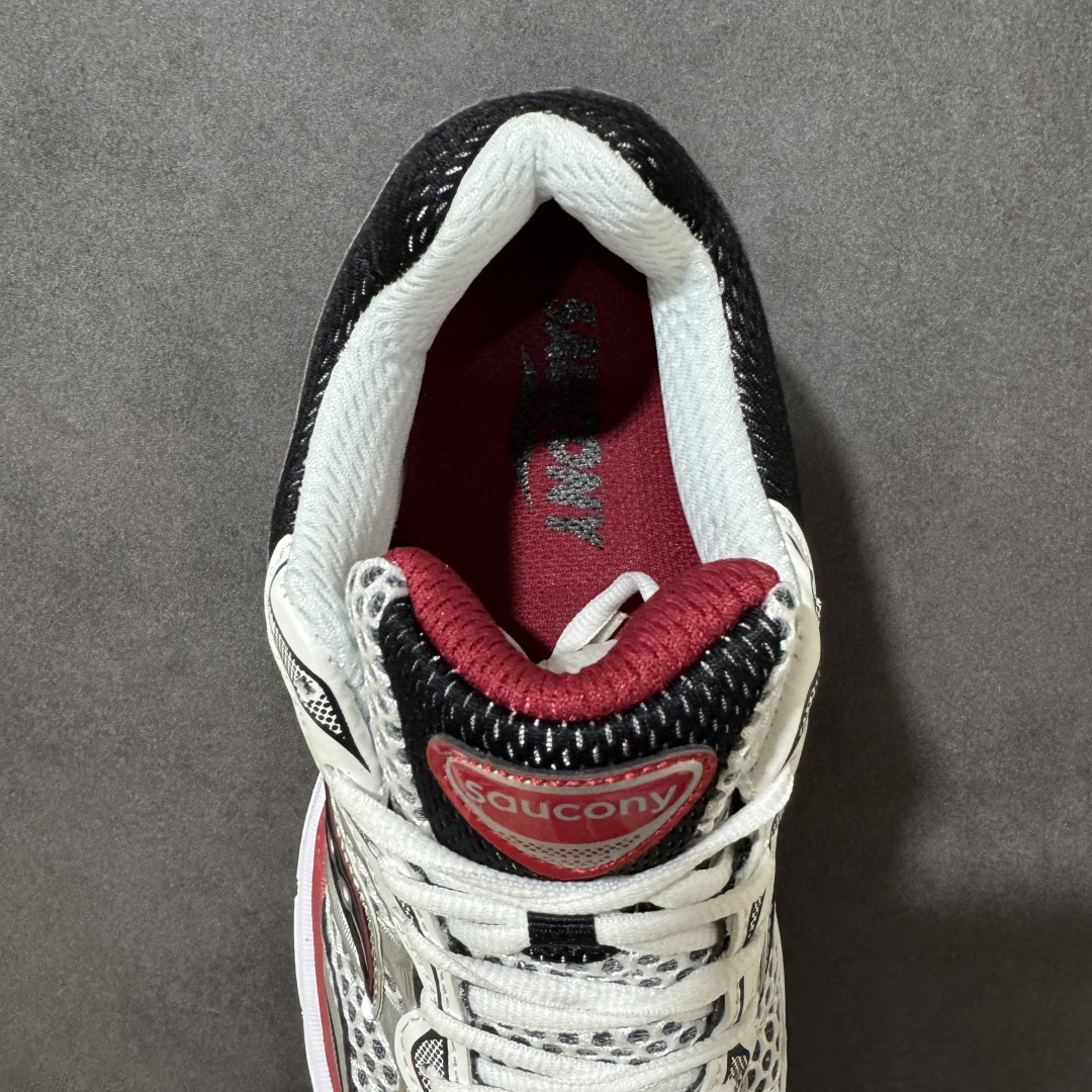 图片[6]-【公司级】SauconyPROGRID OMNI 9👟 索康尼的「Omni全擎」系列复古休闲减震跑步鞋情侣舒适怀旧厚底增高老爹运动鞋 这款鞋以其简约而不简单的设计，成为了复古风潮中的一抹亮色。鞋款采用网布、皮革以及大面积的TPU网纱材质，搭配热烈的颜色组合，非常适合秋冬季穿着。细节处的天蓝色点缀，为整鞋增添了一抹亮色。📏 鞋楦适中，适合大部分人的通勤穿搭。亲测尺码不偏，喜欢宽松脚感的建议选择大半码。🌈 这款复古风格的跑鞋，不仅传承了经典的稳定系跑鞋设计，还融入了现代时尚元素，无论是日常穿搭还是运动穿着，都是不错的选择。 货号：S70739-6 尺码： 40-45-选品中心