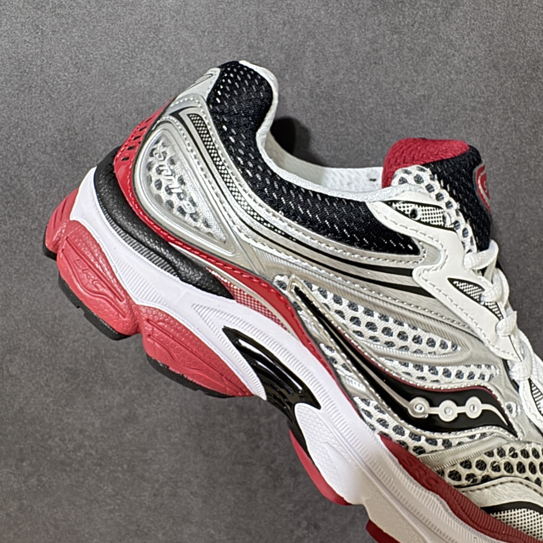 图片[7]-【公司级】SauconyPROGRID OMNI 9👟 索康尼的「Omni全擎」系列复古休闲减震跑步鞋情侣舒适怀旧厚底增高老爹运动鞋 这款鞋以其简约而不简单的设计，成为了复古风潮中的一抹亮色。鞋款采用网布、皮革以及大面积的TPU网纱材质，搭配热烈的颜色组合，非常适合秋冬季穿着。细节处的天蓝色点缀，为整鞋增添了一抹亮色。📏 鞋楦适中，适合大部分人的通勤穿搭。亲测尺码不偏，喜欢宽松脚感的建议选择大半码。🌈 这款复古风格的跑鞋，不仅传承了经典的稳定系跑鞋设计，还融入了现代时尚元素，无论是日常穿搭还是运动穿着，都是不错的选择。 货号：S70739-6 尺码： 40-45-选品中心