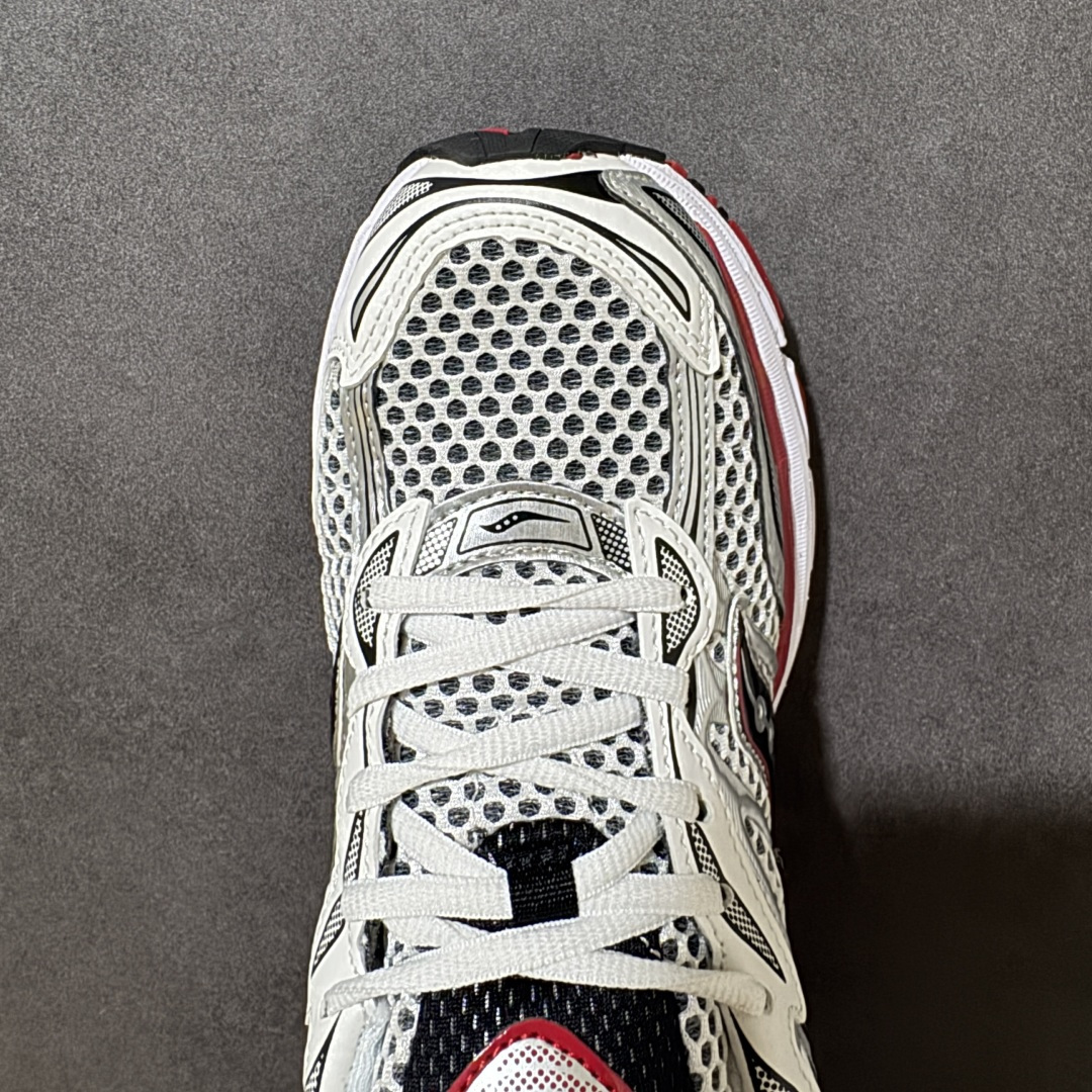 图片[5]-【公司级】SauconyPROGRID OMNI 9👟 索康尼的「Omni全擎」系列复古休闲减震跑步鞋情侣舒适怀旧厚底增高老爹运动鞋 这款鞋以其简约而不简单的设计，成为了复古风潮中的一抹亮色。鞋款采用网布、皮革以及大面积的TPU网纱材质，搭配热烈的颜色组合，非常适合秋冬季穿着。细节处的天蓝色点缀，为整鞋增添了一抹亮色。📏 鞋楦适中，适合大部分人的通勤穿搭。亲测尺码不偏，喜欢宽松脚感的建议选择大半码。🌈 这款复古风格的跑鞋，不仅传承了经典的稳定系跑鞋设计，还融入了现代时尚元素，无论是日常穿搭还是运动穿着，都是不错的选择。 货号：S70739-6 尺码： 40-45-选品中心