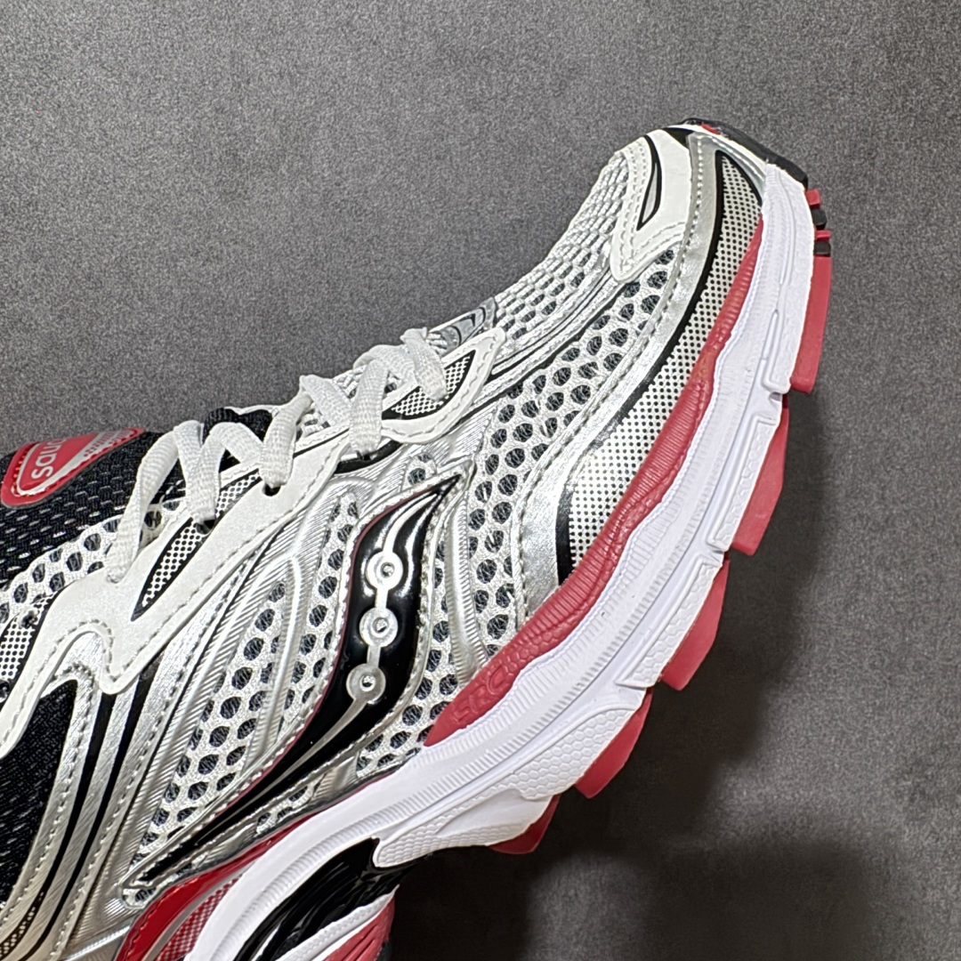 图片[8]-【公司级】SauconyPROGRID OMNI 9👟 索康尼的「Omni全擎」系列复古休闲减震跑步鞋情侣舒适怀旧厚底增高老爹运动鞋 这款鞋以其简约而不简单的设计，成为了复古风潮中的一抹亮色。鞋款采用网布、皮革以及大面积的TPU网纱材质，搭配热烈的颜色组合，非常适合秋冬季穿着。细节处的天蓝色点缀，为整鞋增添了一抹亮色。📏 鞋楦适中，适合大部分人的通勤穿搭。亲测尺码不偏，喜欢宽松脚感的建议选择大半码。🌈 这款复古风格的跑鞋，不仅传承了经典的稳定系跑鞋设计，还融入了现代时尚元素，无论是日常穿搭还是运动穿着，都是不错的选择。 货号：S70739-6 尺码： 40-45-选品中心
