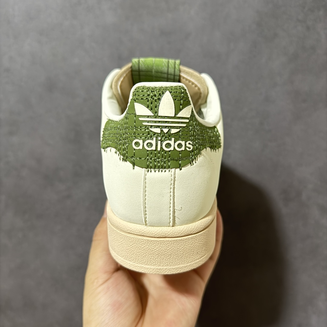 图片[4]-【公司级】adidas originals Superstar 2 AD Originals Superstar 经典复古贝壳头板鞋 KJ3967 诞生于1969年 是第一双将全皮面鞋 身与橡胶鞋头结合在一起的低帮篮球鞋 Superstar最开始 是作为高帮篮球鞋Pro Model的低帮版本而出现的 但因为其独特和醒目的橡胶鞋头造型而让大家熟知 被大家形象地称为\”shelltoe\”贝壳头 在70年代的美国职业篮球场上 接近3/4的NBA球员都将这双Superstar作为场上用鞋 80年代之后 经过不断的改良和发展 Superstar逐渐成为横跨时装、音乐、街头文化、休闲和运动等各大领域的时尚潮鞋 尺码：35 36 36.5 37 38 38.5 39 40 40.5 41 42 42.5 43 44 45-选品中心