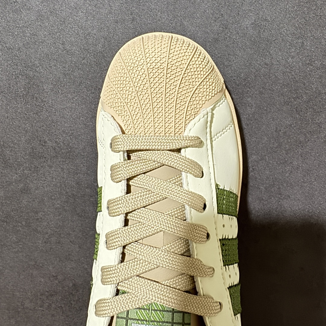图片[5]-【公司级】adidas originals Superstar 2 AD Originals Superstar 经典复古贝壳头板鞋 KJ3967 诞生于1969年 是第一双将全皮面鞋 身与橡胶鞋头结合在一起的低帮篮球鞋 Superstar最开始 是作为高帮篮球鞋Pro Model的低帮版本而出现的 但因为其独特和醒目的橡胶鞋头造型而让大家熟知 被大家形象地称为\”shelltoe\”贝壳头 在70年代的美国职业篮球场上 接近3/4的NBA球员都将这双Superstar作为场上用鞋 80年代之后 经过不断的改良和发展 Superstar逐渐成为横跨时装、音乐、街头文化、休闲和运动等各大领域的时尚潮鞋 尺码：35 36 36.5 37 38 38.5 39 40 40.5 41 42 42.5 43 44 45-选品中心