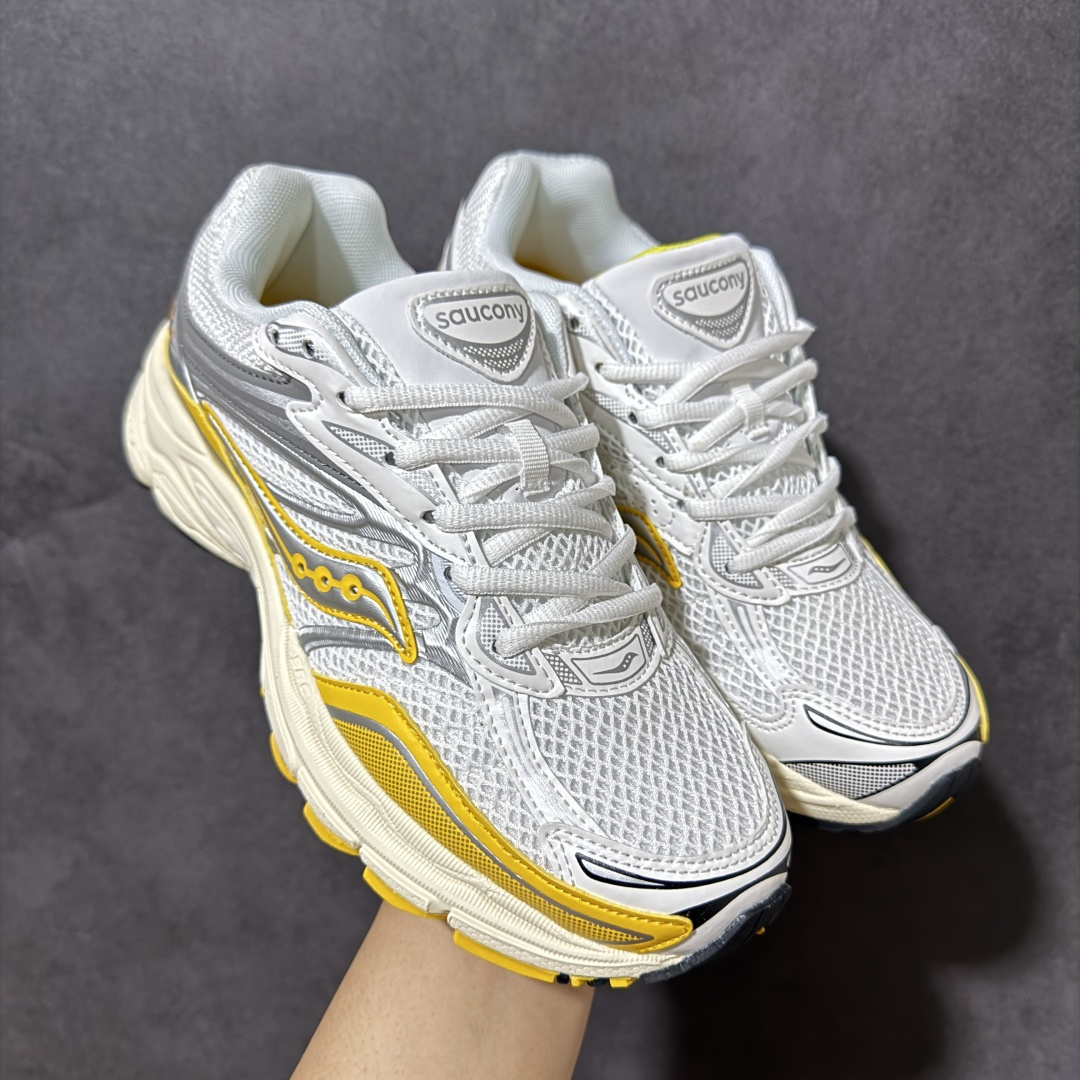 图片[3]-【公司级】SauconyPROGRID OMNI 9👟 索康尼的「Omni全擎」系列复古休闲减震跑步鞋情侣舒适怀旧厚底增高老爹运动鞋 这款鞋以其简约而不简单的设计，成为了复古风潮中的一抹亮色。鞋款采用网布、皮革以及大面积的TPU网纱材质，搭配热烈的颜色组合，非常适合秋冬季穿着。细节处的天蓝色点缀，为整鞋增添了一抹亮色。📏 鞋楦适中，适合大部分人的通勤穿搭。亲测尺码不偏，喜欢宽松脚感的建议选择大半码。🌈 这款复古风格的跑鞋，不仅传承了经典的稳定系跑鞋设计，还融入了现代时尚元素，无论是日常穿搭还是运动穿着，都是不错的选择。 货号：S70739 S70832 尺码： 40-45-选品中心