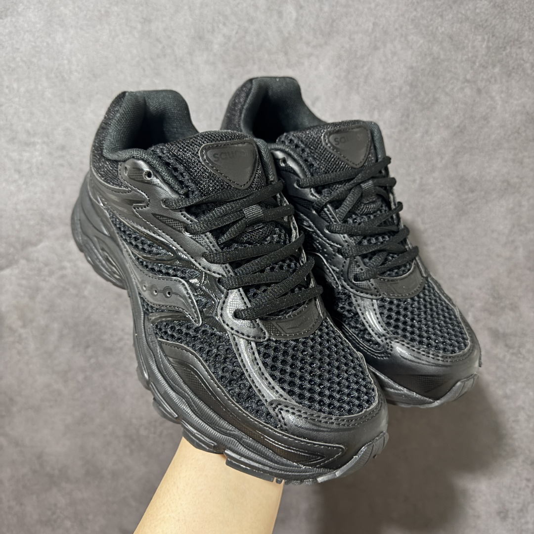 图片[8]-【公司级】SauconyPROGRID OMNI 9👟 索康尼的「Omni全擎」系列复古休闲减震跑步鞋情侣舒适怀旧厚底增高老爹运动鞋 这款鞋以其简约而不简单的设计，成为了复古风潮中的一抹亮色。鞋款采用网布、皮革以及大面积的TPU网纱材质，搭配热烈的颜色组合，非常适合秋冬季穿着。细节处的天蓝色点缀，为整鞋增添了一抹亮色。📏 鞋楦适中，适合大部分人的通勤穿搭。亲测尺码不偏，喜欢宽松脚感的建议选择大半码。🌈 这款复古风格的跑鞋，不仅传承了经典的稳定系跑鞋设计，还融入了现代时尚元素，无论是日常穿搭还是运动穿着，都是不错的选择。 货号：S70739 S70832 尺码： 40-45-选品中心