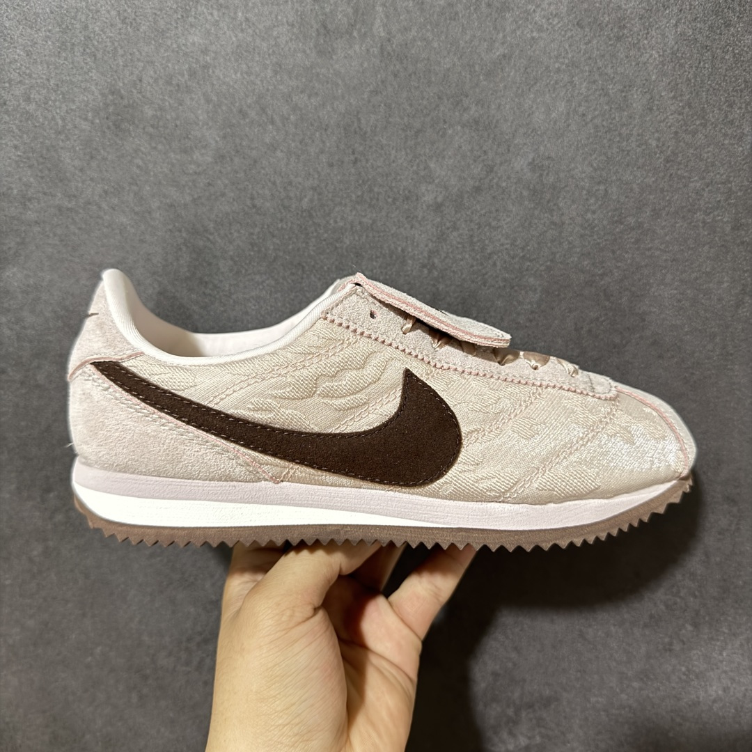 Nk Classic Cortez 经典阿甘休闲跑步鞋纯粹而执着的精神，使得Cortez种在了一代人的心