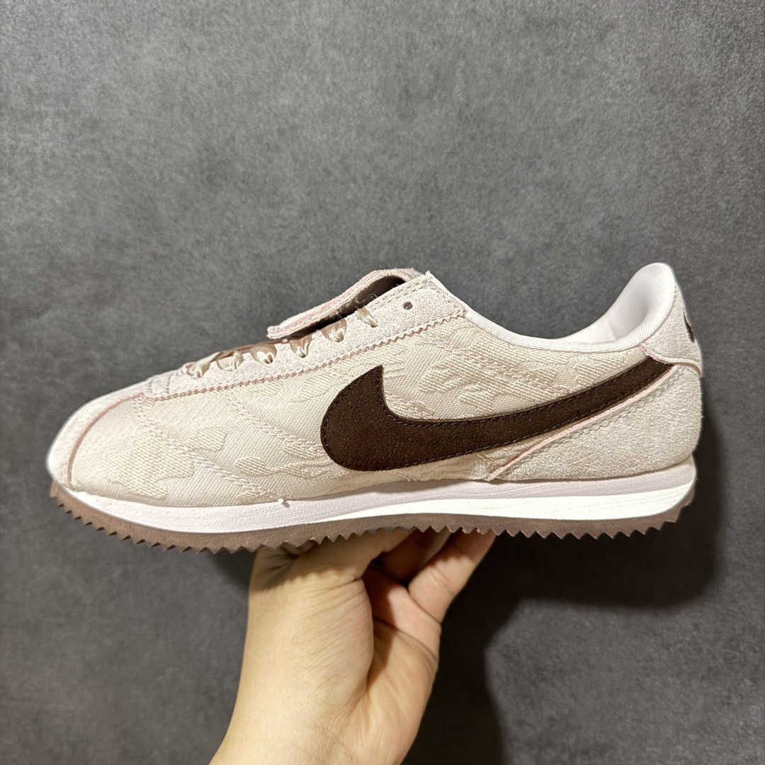 Nk Classic Cortez 经典阿甘休闲跑步鞋纯粹而执着的精神，使得Cortez种在了一代人的心