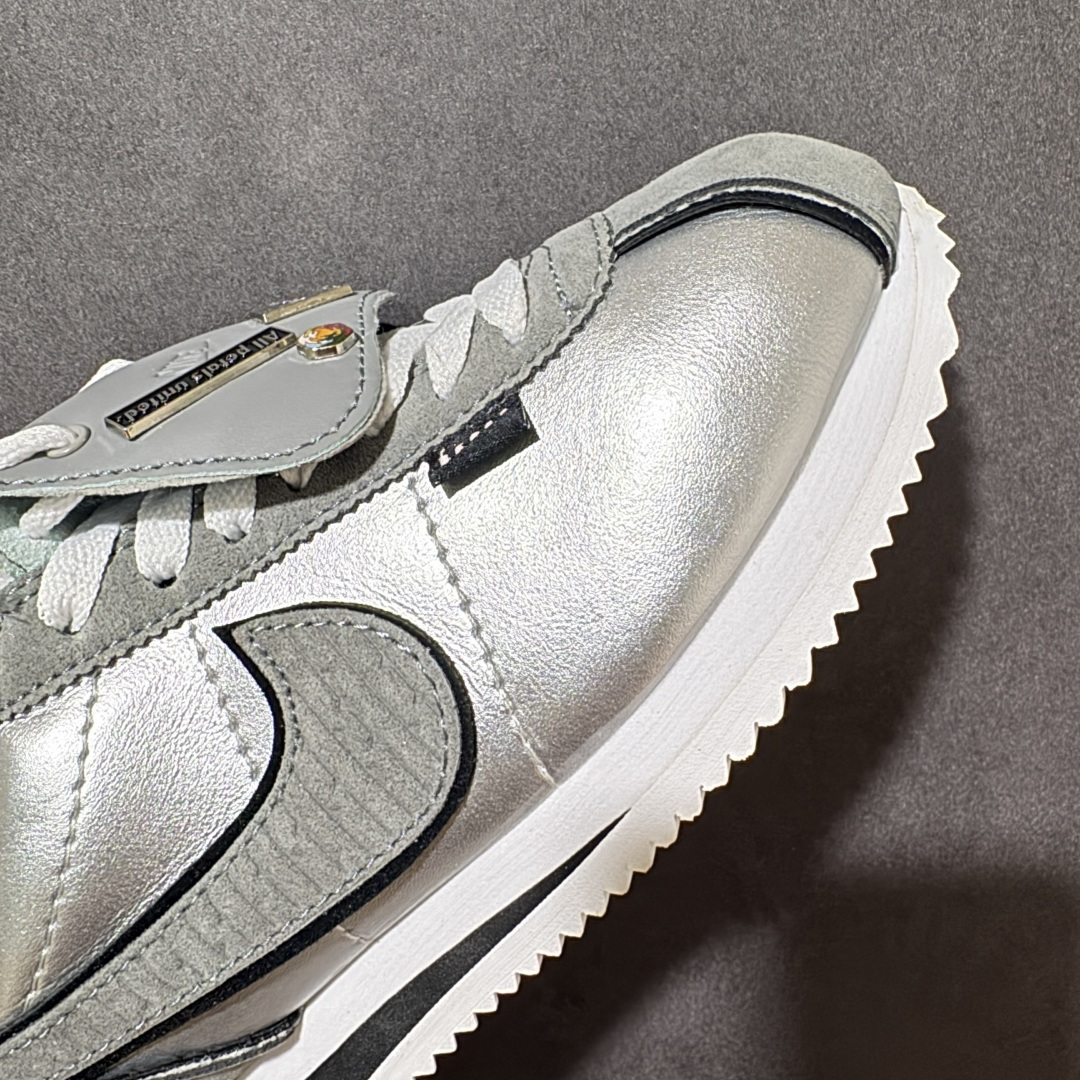 图片[8]-【公司级】Nk Classic Cortez 经典阿甘休闲跑步鞋 纯粹而执着的精神，使得Cortez种在了一代人的心里，无论是否喜欢它复古的鞋型，一双Nike Classic Cortez总是能让人难以抗拒，将他摆在鞋柜 货号：FQ0259-110 尺码：36-45 带半码-选品中心