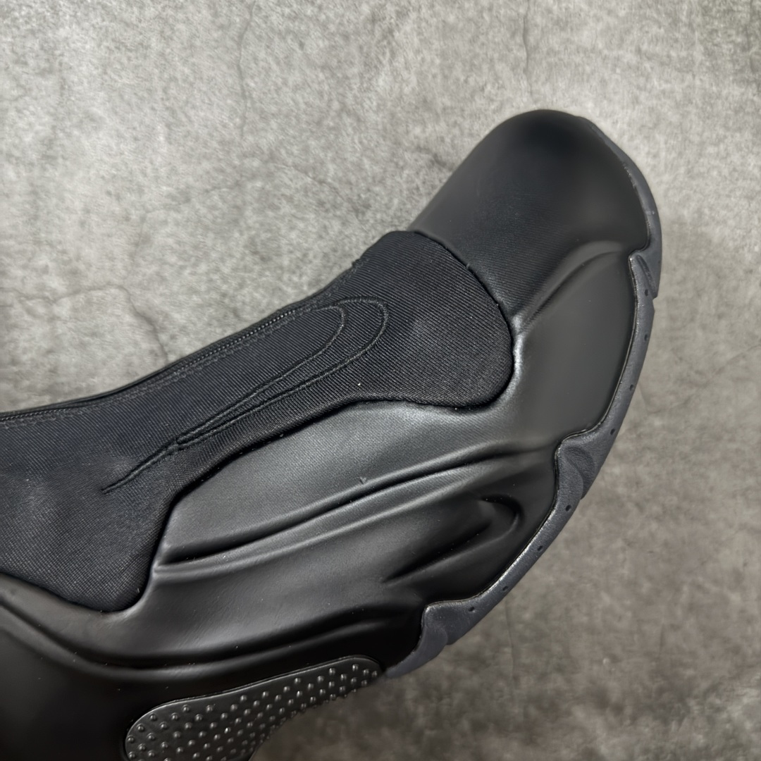 图片[6]-【莞顶纯原】Nike Air Flightposite One 飞行风一代系列中帮休闲运动文化篮球鞋“碳板黑风”碳板风一复刻版 风衣 FV5582-001 采用一次成型聚氨酯铸模脚型内膜鞋面材质 鞋垫嵌入前后掌ZOOM回弹缓震气垫 超大TPU模块组合耐磨橡胶大底❗️ 经典的全黑配色 Nike Air Flightposite 2014 “Carbon Fiber” 又将我们带回到那个难忘的年代。低调而奢华感十足的碳纤维纹路鞋面，经典的拉链式设计，在十多年后的今天，这款碳板风仍然颇具魅力，诸多细节值得细细品味。 尺码：40-46-选品中心