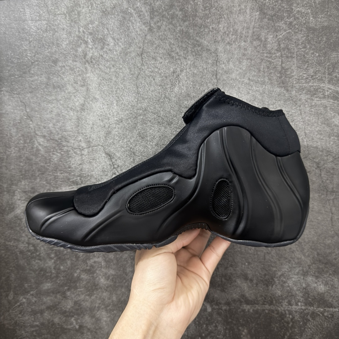 图片[2]-【莞顶纯原】Nike Air Flightposite One 飞行风一代系列中帮休闲运动文化篮球鞋“碳板黑风”碳板风一复刻版 风衣 FV5582-001 采用一次成型聚氨酯铸模脚型内膜鞋面材质 鞋垫嵌入前后掌ZOOM回弹缓震气垫 超大TPU模块组合耐磨橡胶大底❗️ 经典的全黑配色 Nike Air Flightposite 2014 “Carbon Fiber” 又将我们带回到那个难忘的年代。低调而奢华感十足的碳纤维纹路鞋面，经典的拉链式设计，在十多年后的今天，这款碳板风仍然颇具魅力，诸多细节值得细细品味。 尺码：40-46-选品中心