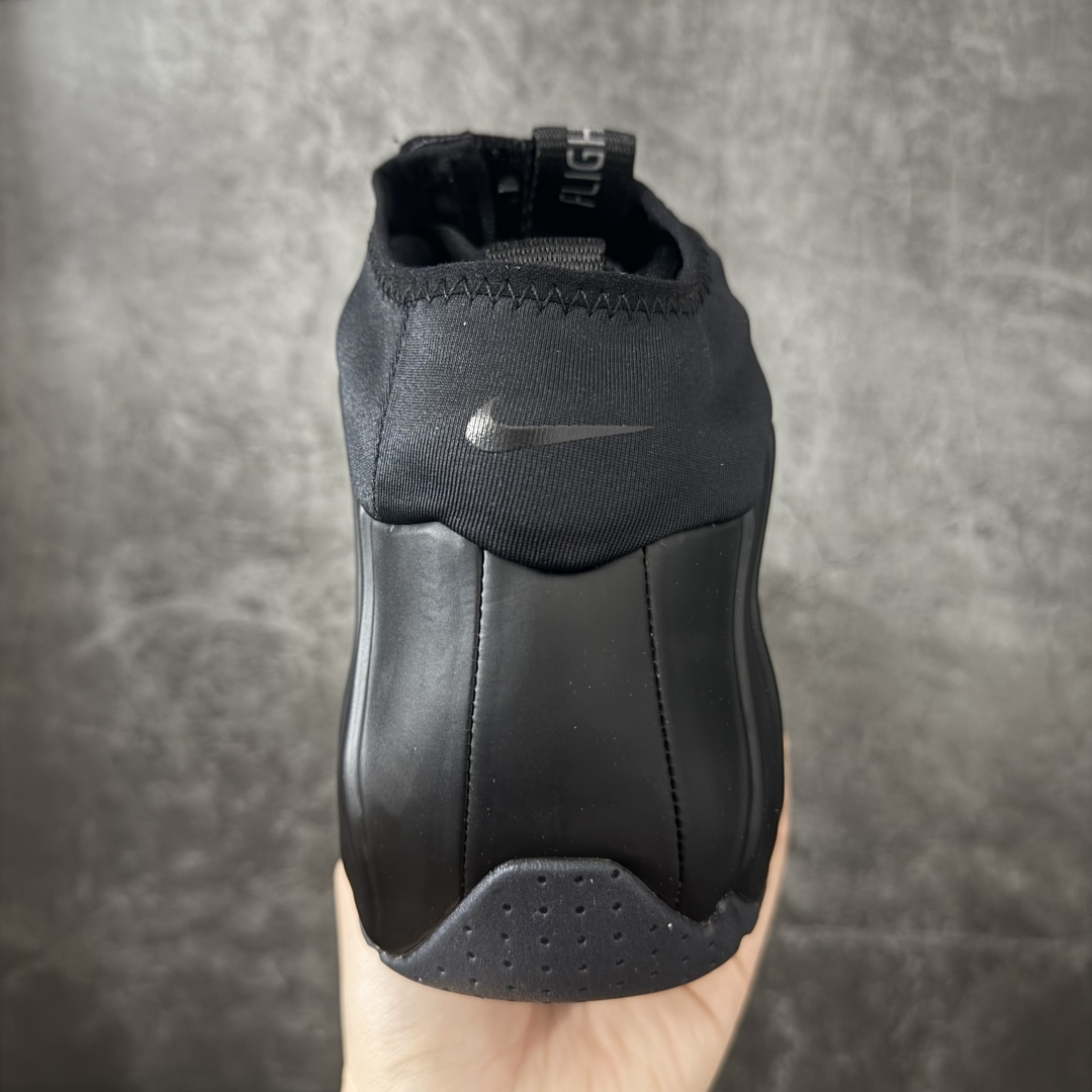 图片[4]-【莞顶纯原】Nike Air Flightposite One 飞行风一代系列中帮休闲运动文化篮球鞋“碳板黑风”碳板风一复刻版 风衣 FV5582-001 采用一次成型聚氨酯铸模脚型内膜鞋面材质 鞋垫嵌入前后掌ZOOM回弹缓震气垫 超大TPU模块组合耐磨橡胶大底❗️ 经典的全黑配色 Nike Air Flightposite 2014 “Carbon Fiber” 又将我们带回到那个难忘的年代。低调而奢华感十足的碳纤维纹路鞋面，经典的拉链式设计，在十多年后的今天，这款碳板风仍然颇具魅力，诸多细节值得细细品味。 尺码：40-46-选品中心