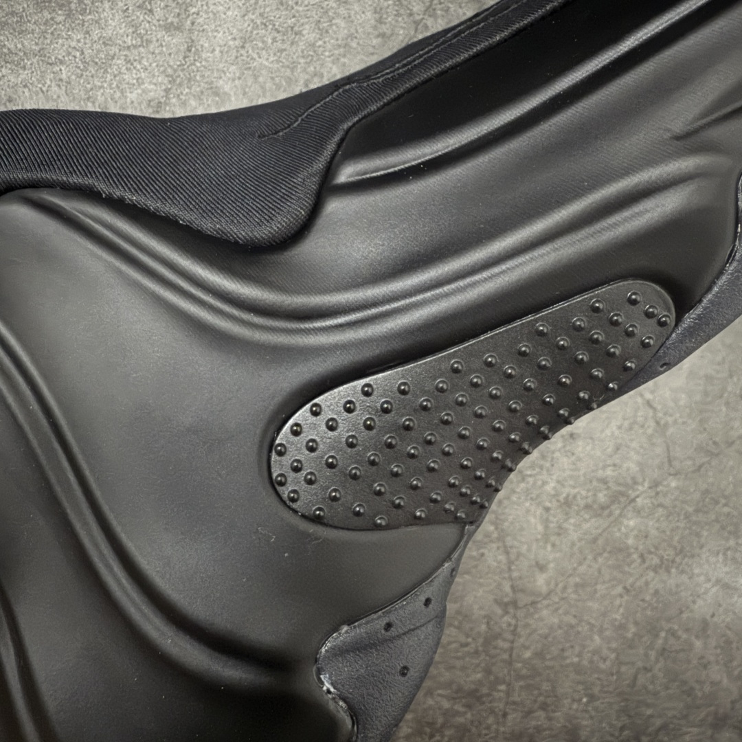 图片[3]-【莞顶纯原】Nike Air Flightposite One 飞行风一代系列中帮休闲运动文化篮球鞋“碳板黑风”碳板风一复刻版 风衣 FV5582-001 采用一次成型聚氨酯铸模脚型内膜鞋面材质 鞋垫嵌入前后掌ZOOM回弹缓震气垫 超大TPU模块组合耐磨橡胶大底❗️ 经典的全黑配色 Nike Air Flightposite 2014 “Carbon Fiber” 又将我们带回到那个难忘的年代。低调而奢华感十足的碳纤维纹路鞋面，经典的拉链式设计，在十多年后的今天，这款碳板风仍然颇具魅力，诸多细节值得细细品味。 尺码：40-46-选品中心