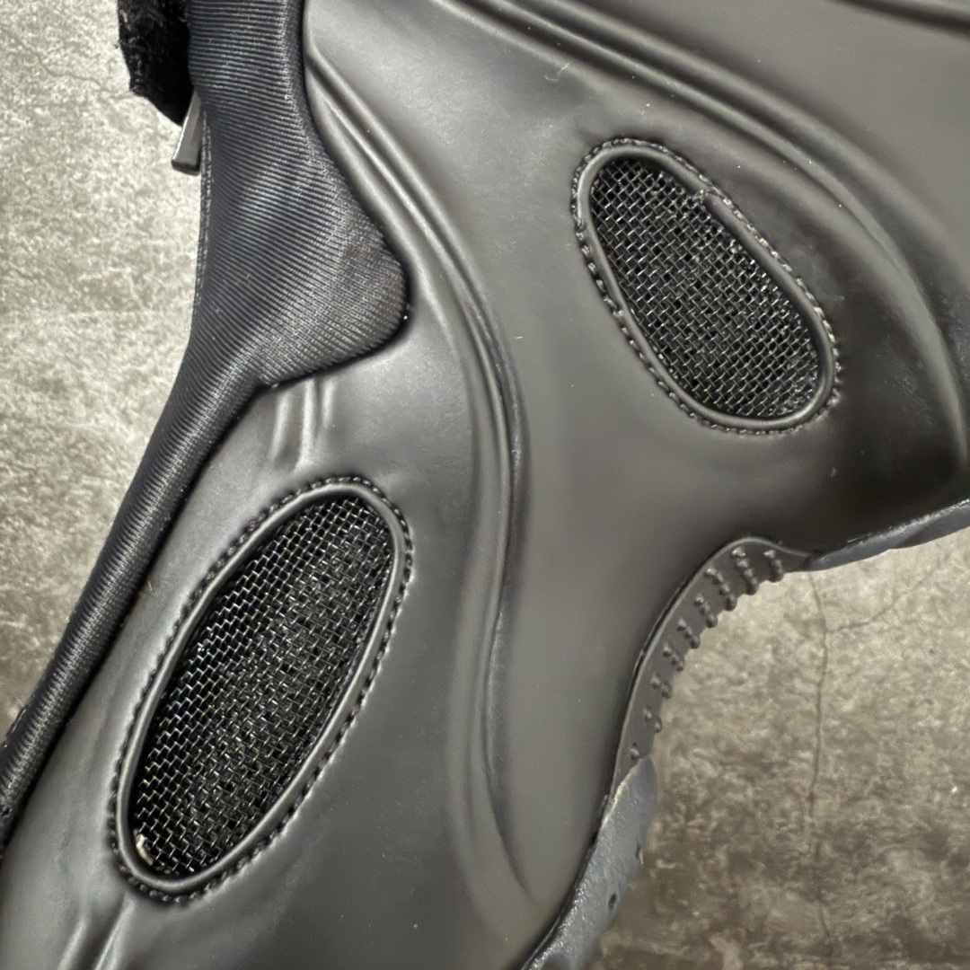 图片[13]-【莞顶纯原】Nike Air Flightposite One 飞行风一代系列中帮休闲运动文化篮球鞋“碳板黑风”碳板风一复刻版 风衣 FV5582-001 采用一次成型聚氨酯铸模脚型内膜鞋面材质 鞋垫嵌入前后掌ZOOM回弹缓震气垫 超大TPU模块组合耐磨橡胶大底❗️ 经典的全黑配色 Nike Air Flightposite 2014 “Carbon Fiber” 又将我们带回到那个难忘的年代。低调而奢华感十足的碳纤维纹路鞋面，经典的拉链式设计，在十多年后的今天，这款碳板风仍然颇具魅力，诸多细节值得细细品味。 尺码：40-46-选品中心