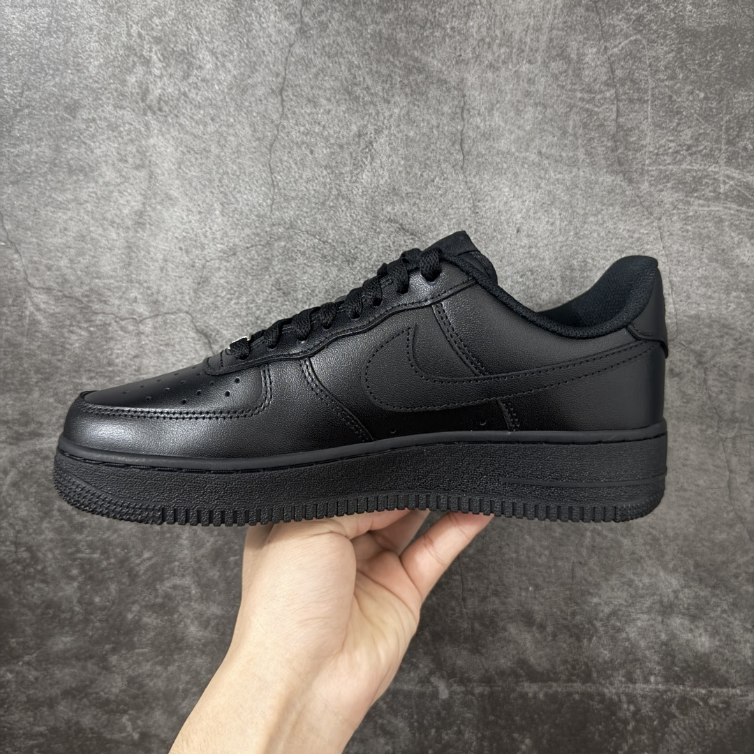 图片[2]-【Max原厂皮版】Nike Air Force 1 Low AF1空军一号 黑白光面亮皮版 C22288-001 •市场最高品质 •原厂皮 纹理皮质原鞋保持一致 •正确拉帮线颜色与原鞋一致 •正确鞋垫RB材质 高弹性 •原厂电绣工艺 刺绣立体感饱满度一致 •原厂鞋舌织唛标 同步原鞋 •正确鞋盒外标 字体立体感 带芯片 •正确高频深度 •正确针车缝隙 尺码：35.5 36 36.5 37 37.5 38 38.5 39 40 40.5 41 42 42.5 43 44 44.5 45 46 46.5 47.5-选品中心