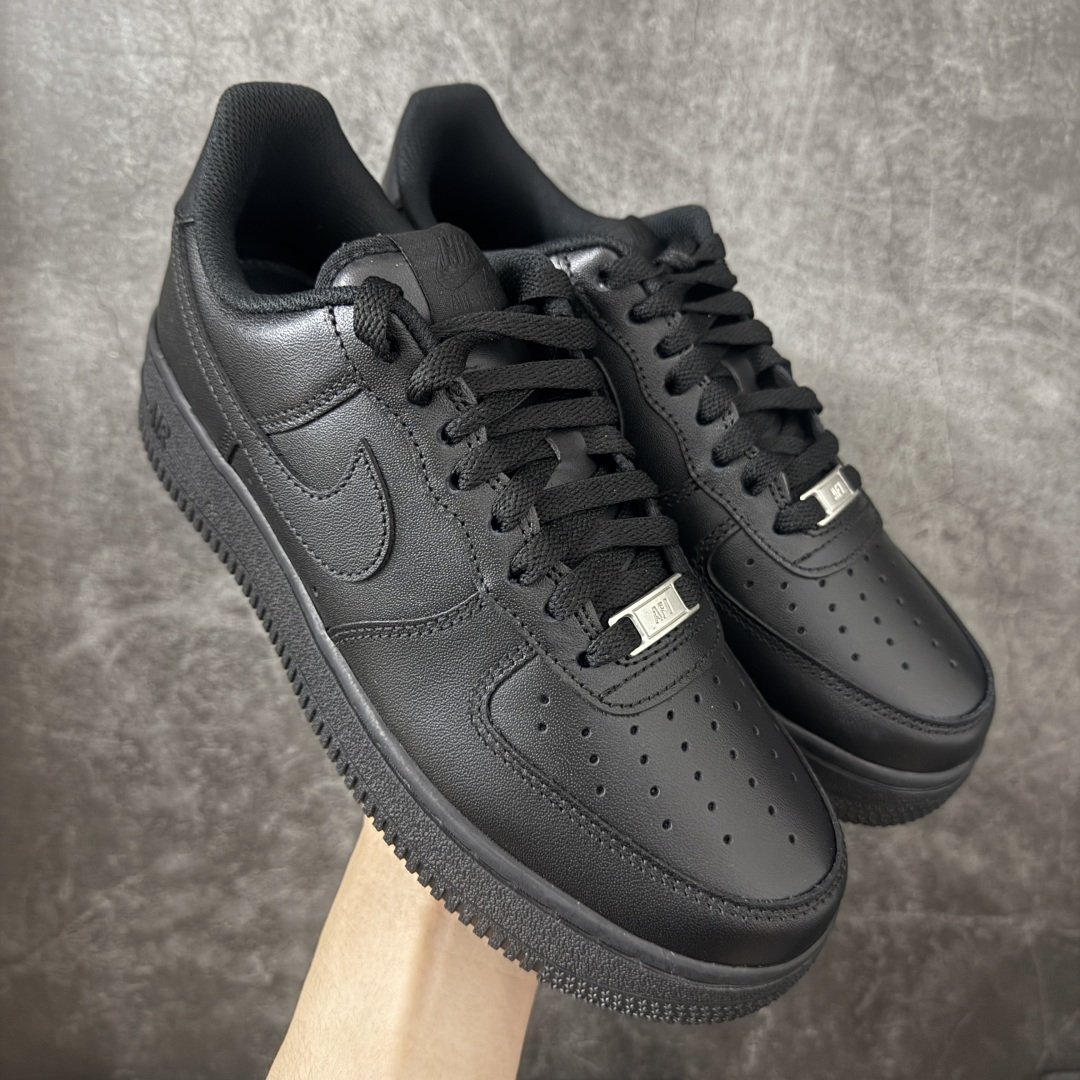 【Max原厂皮版】Nike Air Force 1 Low AF1空军一号 黑白光面亮皮版 C22288-001 •市场最高品质 •原厂皮 纹理皮质原鞋保持一致 •正确拉帮线颜色与原鞋一致 •正确鞋垫RB材质 高弹性 •原厂电绣工艺 刺绣立体感饱满度一致 •原厂鞋舌织唛标 同步原鞋 •正确鞋盒外标 字体立体感 带芯片 •正确高频深度 •正确针车缝隙 尺码：35.5 36 36.5 37 37.5 38 38.5 39 40 40.5 41 42 42.5 43 44 44.5 45 46 46.5 47.5-选品中心
