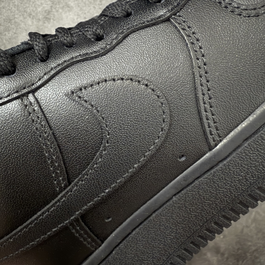 图片[3]-【Max原厂皮版】Nike Air Force 1 Low AF1空军一号 黑白光面亮皮版 C22288-001 •市场最高品质 •原厂皮 纹理皮质原鞋保持一致 •正确拉帮线颜色与原鞋一致 •正确鞋垫RB材质 高弹性 •原厂电绣工艺 刺绣立体感饱满度一致 •原厂鞋舌织唛标 同步原鞋 •正确鞋盒外标 字体立体感 带芯片 •正确高频深度 •正确针车缝隙 尺码：35.5 36 36.5 37 37.5 38 38.5 39 40 40.5 41 42 42.5 43 44 44.5 45 46 46.5 47.5-选品中心