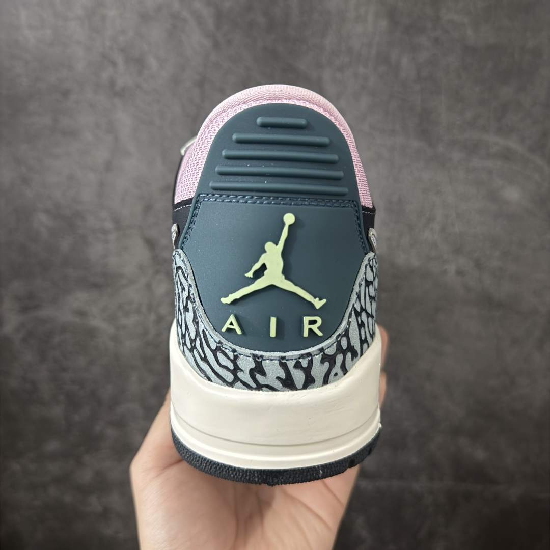 图片[4]-【纯原N版】Air Jordan Legacy AJ312 Low 低帮复古篮球鞋 CD7069-007 市场最强独一档产物 全套原纸板楦头开发 原厂大底磨具加持立体防滑纹理 原档数据后跟TPU子母扣魔术贴 原装可视Air Sole气垫 原汁原味最完美的312代版型 唯一正确鞋头趴度弧度高度鞋身腰线 进口港宝加持 后跟自然饱满 全鞋荧光划线卡点 追求极致完美 每一双都是工艺品 多重QC质检 超越公司货的品控标准 实实在在的免检产品 鞋身采用了皮革材质打造 横跨鞋面的魔术贴十分吸睛 侧面的Swoosh Logo的一部分被鞋面遮挡了一部分 颇具玩味 魔术贴上标有NK标识 而鞋舌上是Jordan的经典红色飞翼Logo 后跟和鞋底均采用了AJ3的设计 后跟上同样也使用了经典的爆裂纹图案 尺码：36-47.5-选品中心