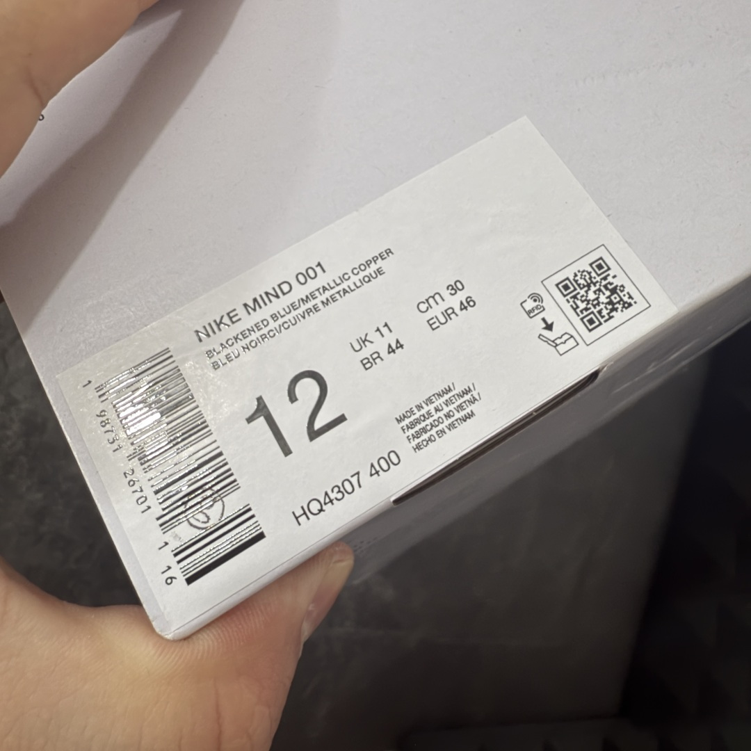 图片[10]-【XP纯原】Nike Mind 001 神经科学足底按摩包头拖鞋 晶洞黑蓝 HQ4307-400 同源ZP原材 匠心打造 🔹原厂MD一体发泡大底：全套原模开版，渐变雾面哑光喷漆，柔软回弹和ZP完全一致。 🔹22颗独立PEBAX泡棉按摩底：黑科技活塞式按摩脚感，踩下去的Q弹感和ZP无差。 🔹正确组合大底：鞋头前后跟橡胶贴片，耐磨防滑，细节还原到每一处。 🔹高还原细节：TPU电镀银Swoosh、针织透气鞋舌、高弹原鞋垫，清洁度拉满。 货号： IQ8502-001 尺码：36 36.5 37.5 38 38.5 39 40 40.5 41 42 42.5 43 44 44.5 45 46 47.5 48.5 ⚠️尺码提示：偏小一码，建议拍大一码，脚感更舒适。-选品中心