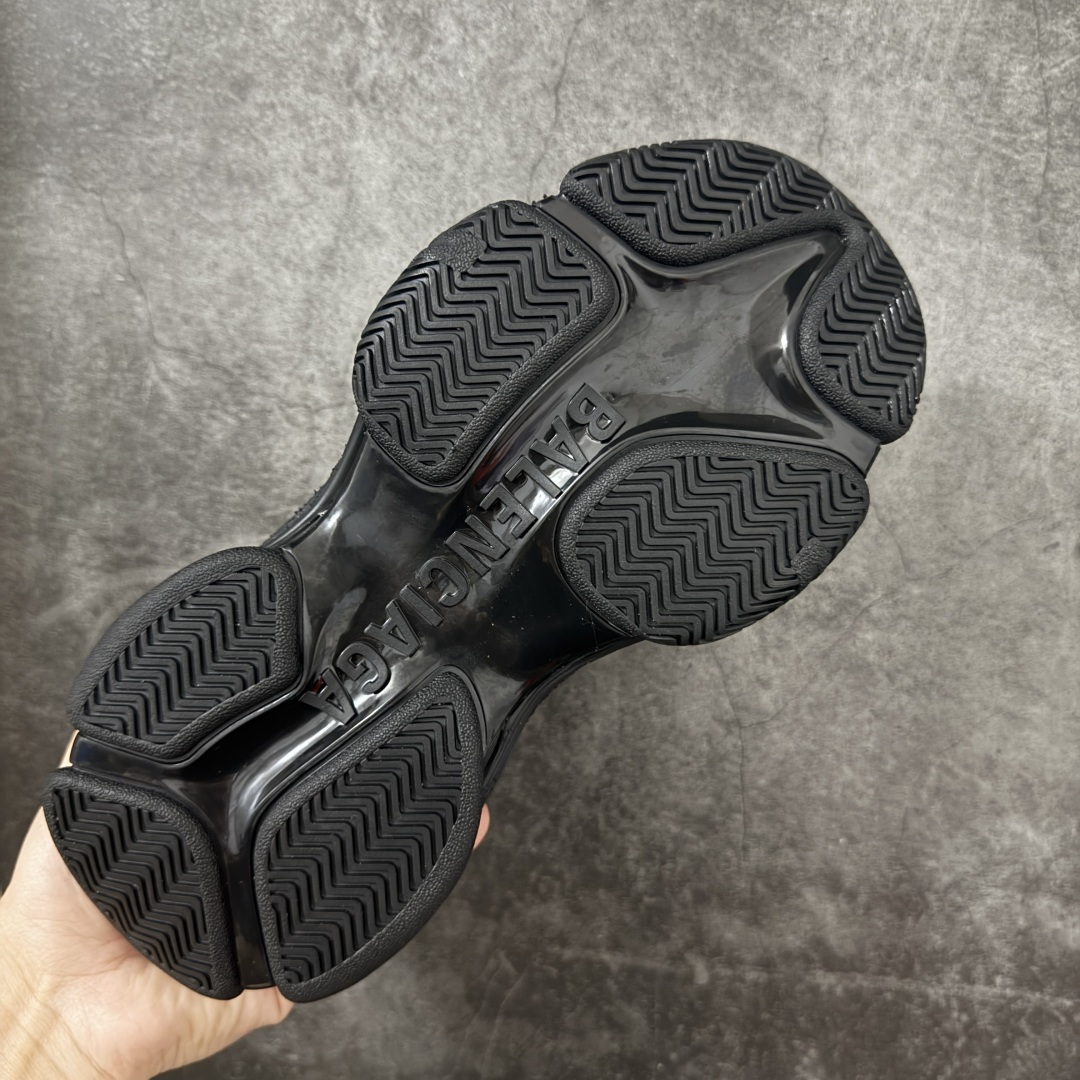 图片[9]-【VG版本】Balenciaga巴黎世家 Triple S .2 厚底系带 低帮 老爹鞋 Balenciaga是由被誉为代表二十世纪的伟大天才设计师 CristobalBalenciaga 创立的，在品牌创立的大半个世纪以来，巴黎世家一直以时尚、典雅闻名于时装界，它的主题产品有女士和男士提包、机车包、鞋子和时装，在15年王大仁卸任品牌设计师后，品牌的风格发生了翻天覆地的变化，凭借着人气超高的街头风T恤、老爹鞋等迅速霸屏各大时装周和时尚圈 货号：865849WTRS21011 尺码：35 36 37 38 39 40 41 42 43 44 45 46-选品中心