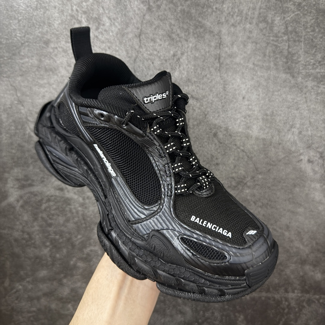 图片[3]-【VG版本】Balenciaga巴黎世家 Triple S .2 厚底系带 低帮 老爹鞋 Balenciaga是由被誉为代表二十世纪的伟大天才设计师 CristobalBalenciaga 创立的，在品牌创立的大半个世纪以来，巴黎世家一直以时尚、典雅闻名于时装界，它的主题产品有女士和男士提包、机车包、鞋子和时装，在15年王大仁卸任品牌设计师后，品牌的风格发生了翻天覆地的变化，凭借着人气超高的街头风T恤、老爹鞋等迅速霸屏各大时装周和时尚圈 货号：865849WTRS21011 尺码：35 36 37 38 39 40 41 42 43 44 45 46-选品中心