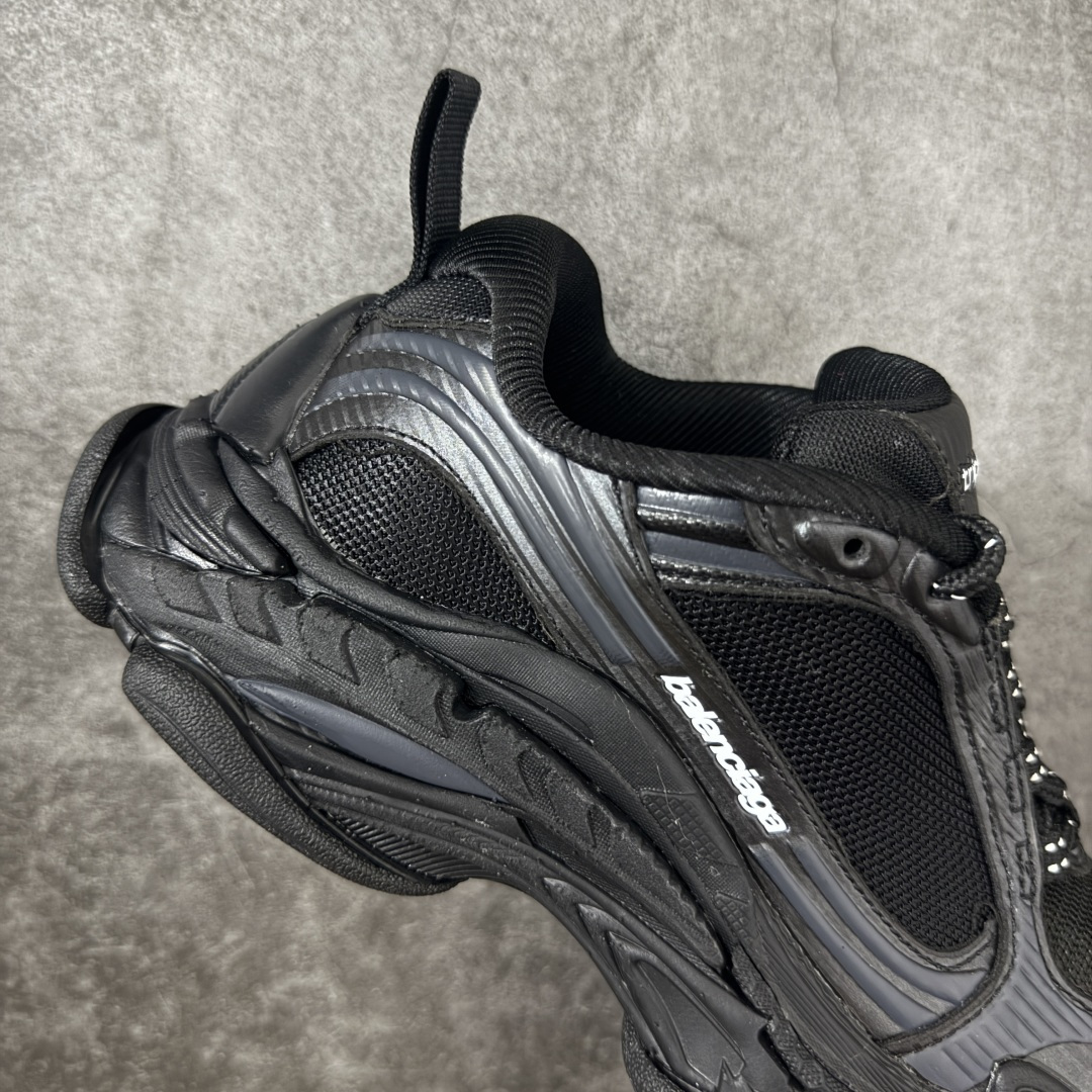 图片[7]-【VG版本】Balenciaga巴黎世家 Triple S .2 厚底系带 低帮 老爹鞋 Balenciaga是由被誉为代表二十世纪的伟大天才设计师 CristobalBalenciaga 创立的，在品牌创立的大半个世纪以来，巴黎世家一直以时尚、典雅闻名于时装界，它的主题产品有女士和男士提包、机车包、鞋子和时装，在15年王大仁卸任品牌设计师后，品牌的风格发生了翻天覆地的变化，凭借着人气超高的街头风T恤、老爹鞋等迅速霸屏各大时装周和时尚圈 货号：865849WTRS21011 尺码：35 36 37 38 39 40 41 42 43 44 45 46-选品中心