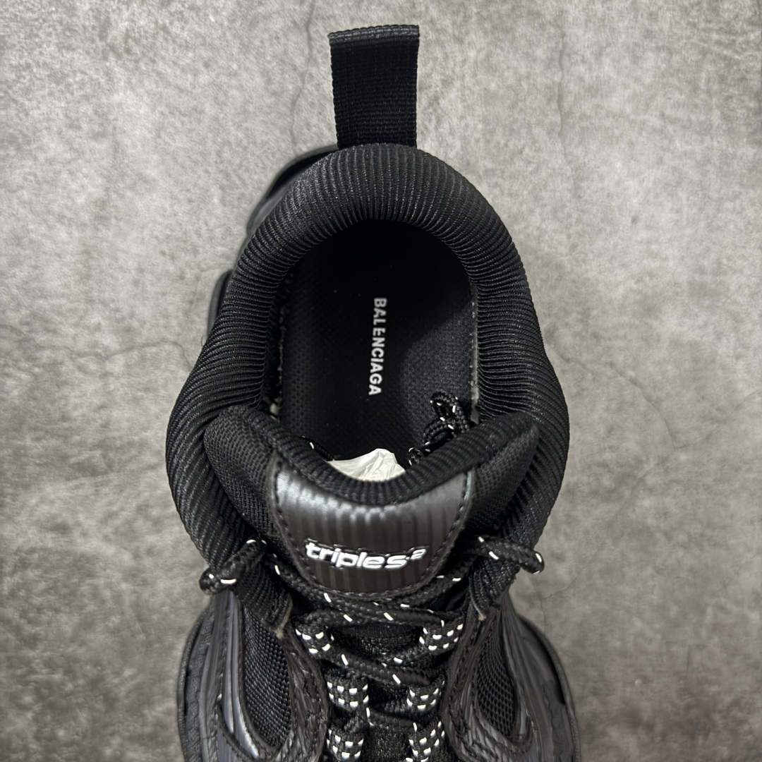 图片[8]-【VG版本】Balenciaga巴黎世家 Triple S .2 厚底系带 低帮 老爹鞋 Balenciaga是由被誉为代表二十世纪的伟大天才设计师 CristobalBalenciaga 创立的，在品牌创立的大半个世纪以来，巴黎世家一直以时尚、典雅闻名于时装界，它的主题产品有女士和男士提包、机车包、鞋子和时装，在15年王大仁卸任品牌设计师后，品牌的风格发生了翻天覆地的变化，凭借着人气超高的街头风T恤、老爹鞋等迅速霸屏各大时装周和时尚圈 货号：865849WTRS21011 尺码：35 36 37 38 39 40 41 42 43 44 45 46-选品中心