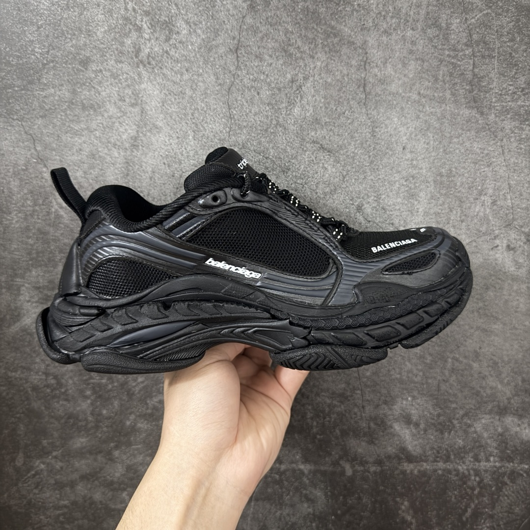 【VG版本】Balenciaga巴黎世家 Triple S .2 厚底系带 低帮 老爹鞋 Balenciaga是由被誉为代表二十世纪的伟大天才设计师 CristobalBalenciaga 创立的，在品牌创立的大半个世纪以来，巴黎世家一直以时尚、典雅闻名于时装界，它的主题产品有女士和男士提包、机车包、鞋子和时装，在15年王大仁卸任品牌设计师后，品牌的风格发生了翻天覆地的变化，凭借着人气超高的街头风T恤、老爹鞋等迅速霸屏各大时装周和时尚圈 货号：865849WTRS21011 尺码：35 36 37 38 39 40 41 42 43 44 45 46-选品中心