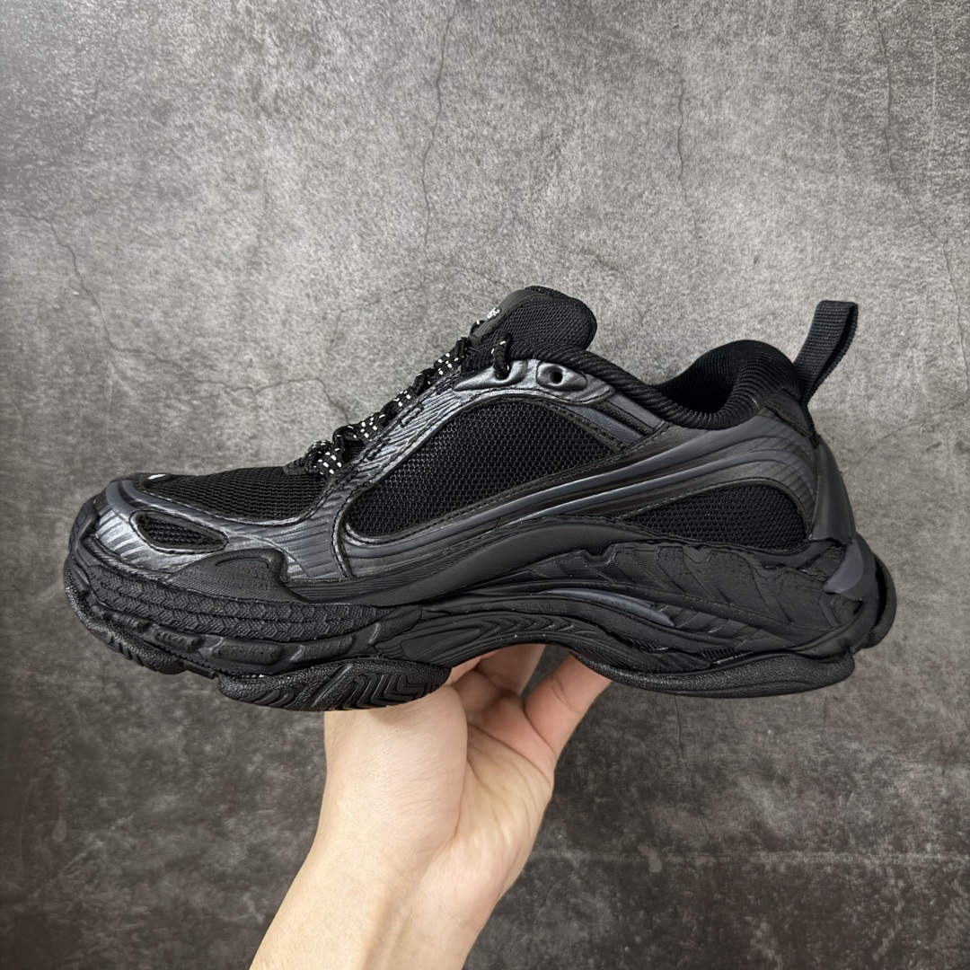 图片[2]-【VG版本】Balenciaga巴黎世家 Triple S .2 厚底系带 低帮 老爹鞋 Balenciaga是由被誉为代表二十世纪的伟大天才设计师 CristobalBalenciaga 创立的，在品牌创立的大半个世纪以来，巴黎世家一直以时尚、典雅闻名于时装界，它的主题产品有女士和男士提包、机车包、鞋子和时装，在15年王大仁卸任品牌设计师后，品牌的风格发生了翻天覆地的变化，凭借着人气超高的街头风T恤、老爹鞋等迅速霸屏各大时装周和时尚圈 货号：865849WTRS21011 尺码：35 36 37 38 39 40 41 42 43 44 45 46-选品中心