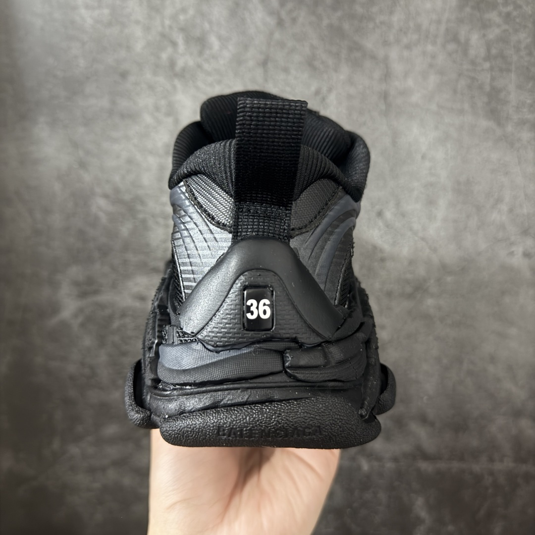 图片[4]-【VG版本】Balenciaga巴黎世家 Triple S .2 厚底系带 低帮 老爹鞋 Balenciaga是由被誉为代表二十世纪的伟大天才设计师 CristobalBalenciaga 创立的，在品牌创立的大半个世纪以来，巴黎世家一直以时尚、典雅闻名于时装界，它的主题产品有女士和男士提包、机车包、鞋子和时装，在15年王大仁卸任品牌设计师后，品牌的风格发生了翻天覆地的变化，凭借着人气超高的街头风T恤、老爹鞋等迅速霸屏各大时装周和时尚圈 货号：865849WTRS21011 尺码：35 36 37 38 39 40 41 42 43 44 45 46-选品中心