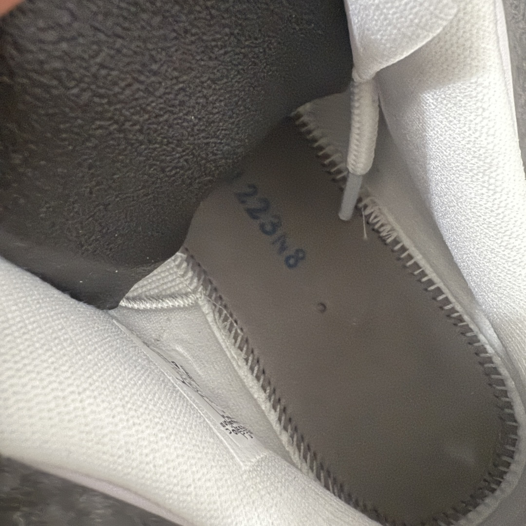 图片[8]-【原厂版】Air Jordan 11 Retro AJ11复刻白蓝 货号：FV5104-100   原楦原档案数据开模打造 原厂中底拉帮钢印 原厂漆皮 防冻不开裂 头层皮料 原装鞋撑 水晶大底正确色度色泽 原楦原数据刺绣 原厂车缝走线及对位 毫厘不差 飞人logo采用原数据电脑刺绣 原装正品碳纤维真实碳板 增强抗扭 原内标 原盒标 正确官方原盒 原厂防氧化水晶外底 原厂配套厂全掌solo气垫 尺码：40 40.5 41 42 42.5 43 44 44.5 45 46 47.5 48.5-选品中心