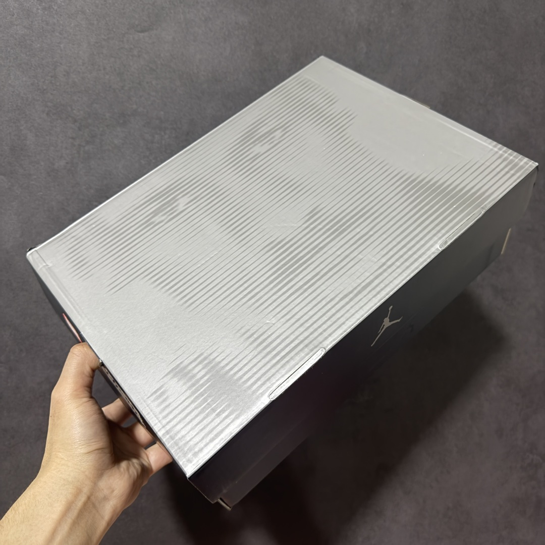 图片[11]-【原厂版】Air Jordan 11 Retro AJ11复刻白蓝 货号：FV5104-100   原楦原档案数据开模打造 原厂中底拉帮钢印 原厂漆皮 防冻不开裂 头层皮料 原装鞋撑 水晶大底正确色度色泽 原楦原数据刺绣 原厂车缝走线及对位 毫厘不差 飞人logo采用原数据电脑刺绣 原装正品碳纤维真实碳板 增强抗扭 原内标 原盒标 正确官方原盒 原厂防氧化水晶外底 原厂配套厂全掌solo气垫 尺码：40 40.5 41 42 42.5 43 44 44.5 45 46 47.5 48.5-选品中心