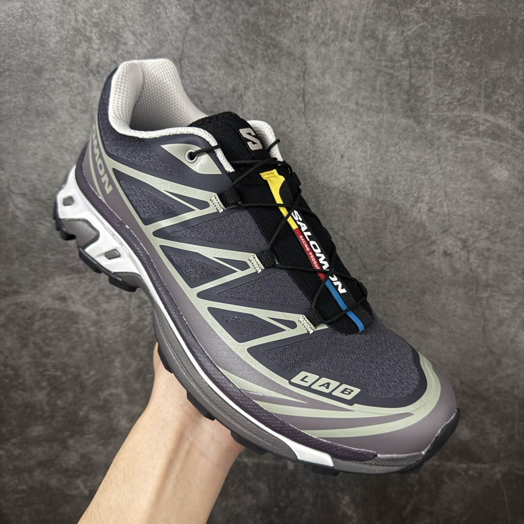 图片[3]-【W1版】 Salomon XT-6 萨洛蒙复古潮流户外机能登山跑鞋 478641 全套原纸板楦头开发 原厂特供网布配套加持 确保原汁原味 完美呈现版型 原档数据独家私模五层组合大底 原装Ortholite轻量化鞋垫 中底布带钢印编号 原厂TPU锁扣 进口港宝加持 后跟自然饱满 还原公司包裹性 鞋面以“锯齿”状的包裹系统呈现 在基色底之下加入了各种色点缀 将公司的最新技术和时尚前卫的造型融入耐用的长跑款式中 鞋面由 TPU 薄膜制成 并焊接在高耐磨网眼上 使其既时尚又坚固 由 ACS底盘支撑 可增强稳定性和支撑力 以及由橡胶凸耳 Contragrip外底覆盖的 EVA 缓冲中底 旨在应对崎岖的地形 鞋舌上的彩色Salomon 标签、Quicklace 系统以及鞋头、鞋舌和鞋跟上的附加品牌使细节更加完美 让穿着者可以轻松驾驭户外与通勤下的任何运动生活场景 无缝鞋身户外随意纵横 颜值与脚感兼备 出街通勤 绝对非常吸睛 你值得拥有 尺码：36 36.5 37.5 38 38.5 39 40 40.5 41 42 42.5 43 44 44.5 45-选品中心