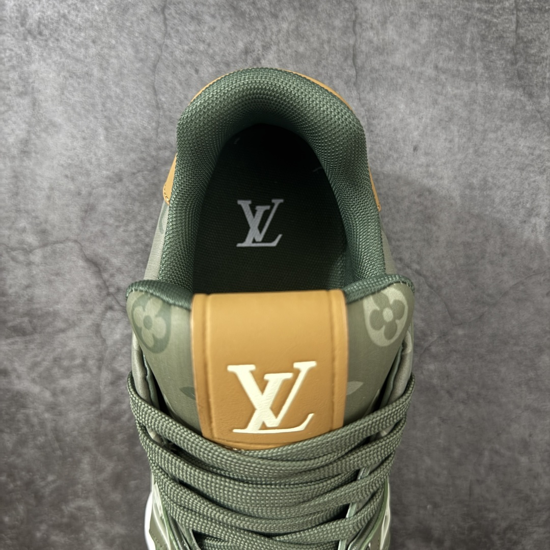 图片[8]-【YS纯原】 LOUIS VUITTON 路易威登 LV Trainer 新款军绿印花 顶货芯片代购版本 原版购入开发 ✦ 光滑牛皮革描绘Monogram图案，复古篮球灵感启发 ✦ #54标识追溯品牌诞生的1854年，细节满载 ✦ 原版定制进口头层牛皮鞋面，质感在线 ✦ 原版定制透气网里，清爽不闷脚 ✦ 原版开模防滑T材质大底，耐磨稳定 ✦ 底厚3CM，自然增高不笨重 ✦ 配送精美包装，零瑕疵工艺 尺码：39-45-选品中心