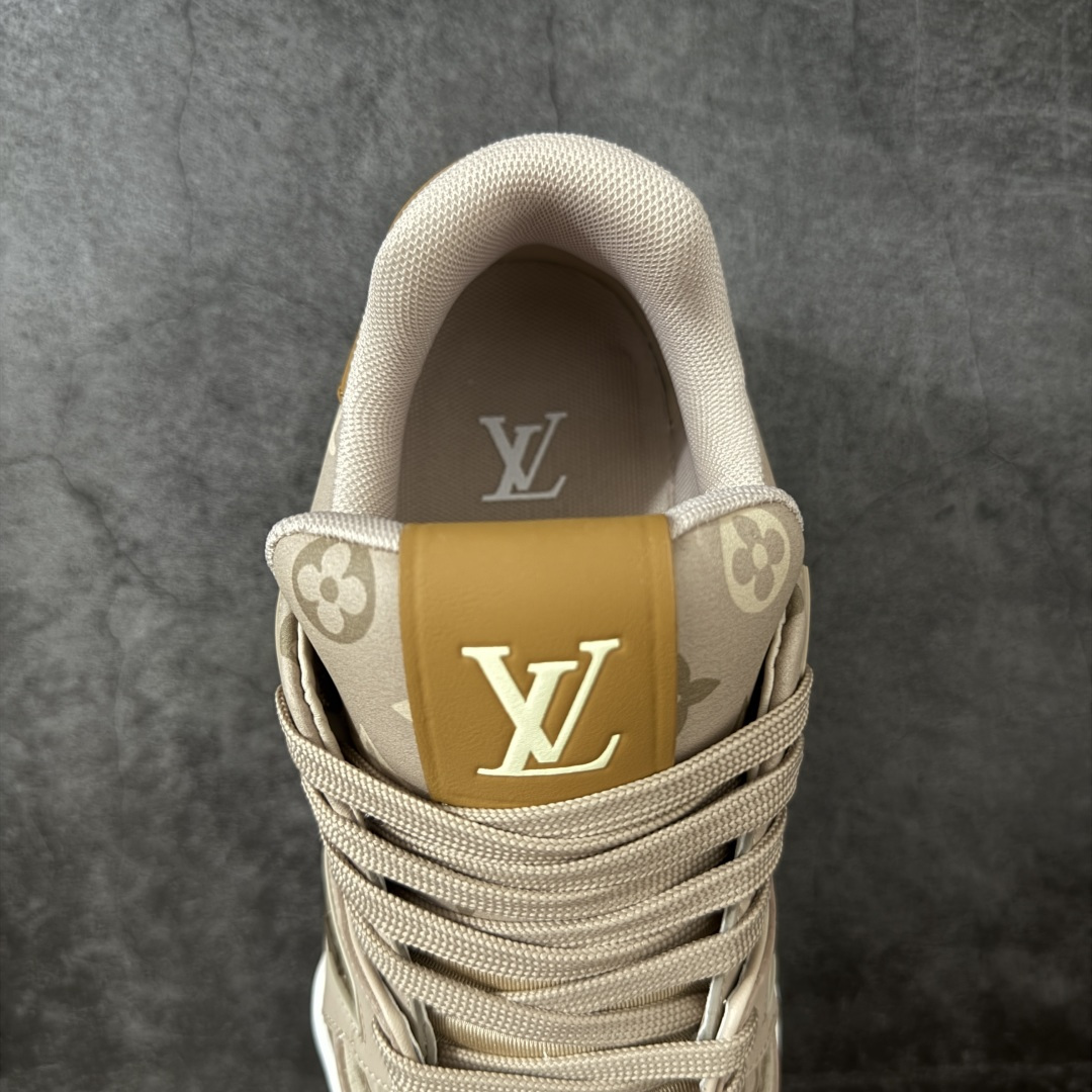 图片[8]-【YS纯原】 LOUIS VUITTON 路易威登 LV Trainer 新款军绿印花 顶货芯片代购版本 原版购入开发 ✦ 光滑牛皮革描绘Monogram图案，复古篮球灵感启发 ✦ #54标识追溯品牌诞生的1854年，细节满载 ✦ 原版定制进口头层牛皮鞋面，质感在线 ✦ 原版定制透气网里，清爽不闷脚 ✦ 原版开模防滑T材质大底，耐磨稳定 ✦ 底厚3CM，自然增高不笨重 ✦ 配送精美包装，零瑕疵工艺 尺码：39-45-选品中心