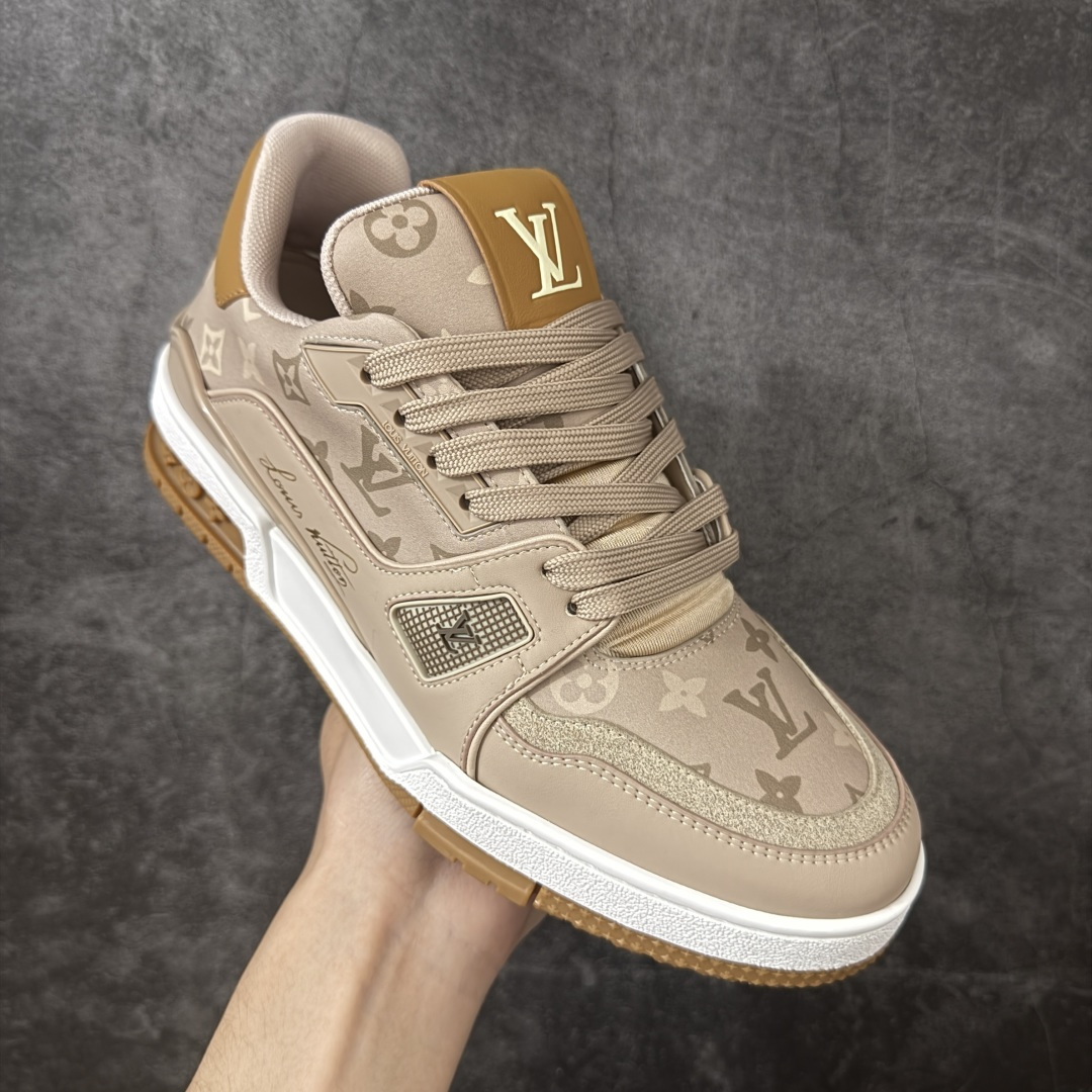 图片[3]-【YS纯原】 LOUIS VUITTON 路易威登 LV Trainer 新款军绿印花 顶货芯片代购版本 原版购入开发 ✦ 光滑牛皮革描绘Monogram图案，复古篮球灵感启发 ✦ #54标识追溯品牌诞生的1854年，细节满载 ✦ 原版定制进口头层牛皮鞋面，质感在线 ✦ 原版定制透气网里，清爽不闷脚 ✦ 原版开模防滑T材质大底，耐磨稳定 ✦ 底厚3CM，自然增高不笨重 ✦ 配送精美包装，零瑕疵工艺 尺码：39-45-选品中心
